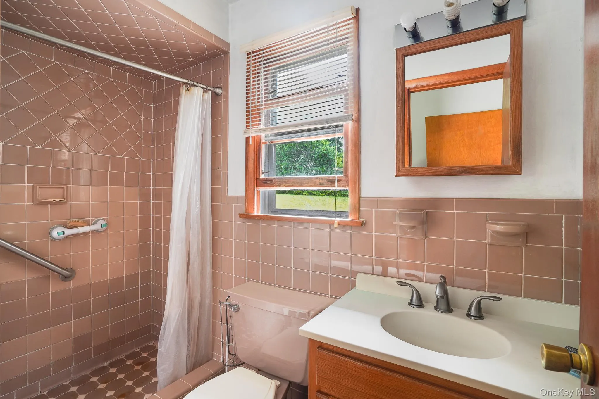 142 Westchester Avenue, Cortlandt, NY, 3 Bedrooms Bedrooms, 7 Rooms Rooms,2 BathroomsBathrooms,Residential,For Rent,Westchester,0,1018865 142 Westchester Avenue, Cortlandt, NY, 3 Bedrooms Bedrooms, 7 Rooms Rooms,2 BathroomsBathrooms,Residential,For Rent,Westchester,0,1018865