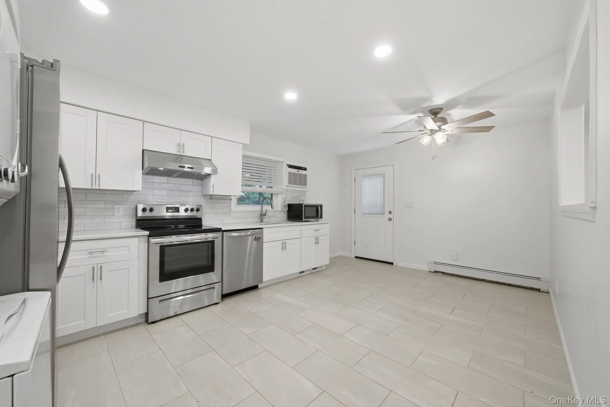 Eat In Kitchen With Washer Dryer Eat In Kitchen With Washer Dryer