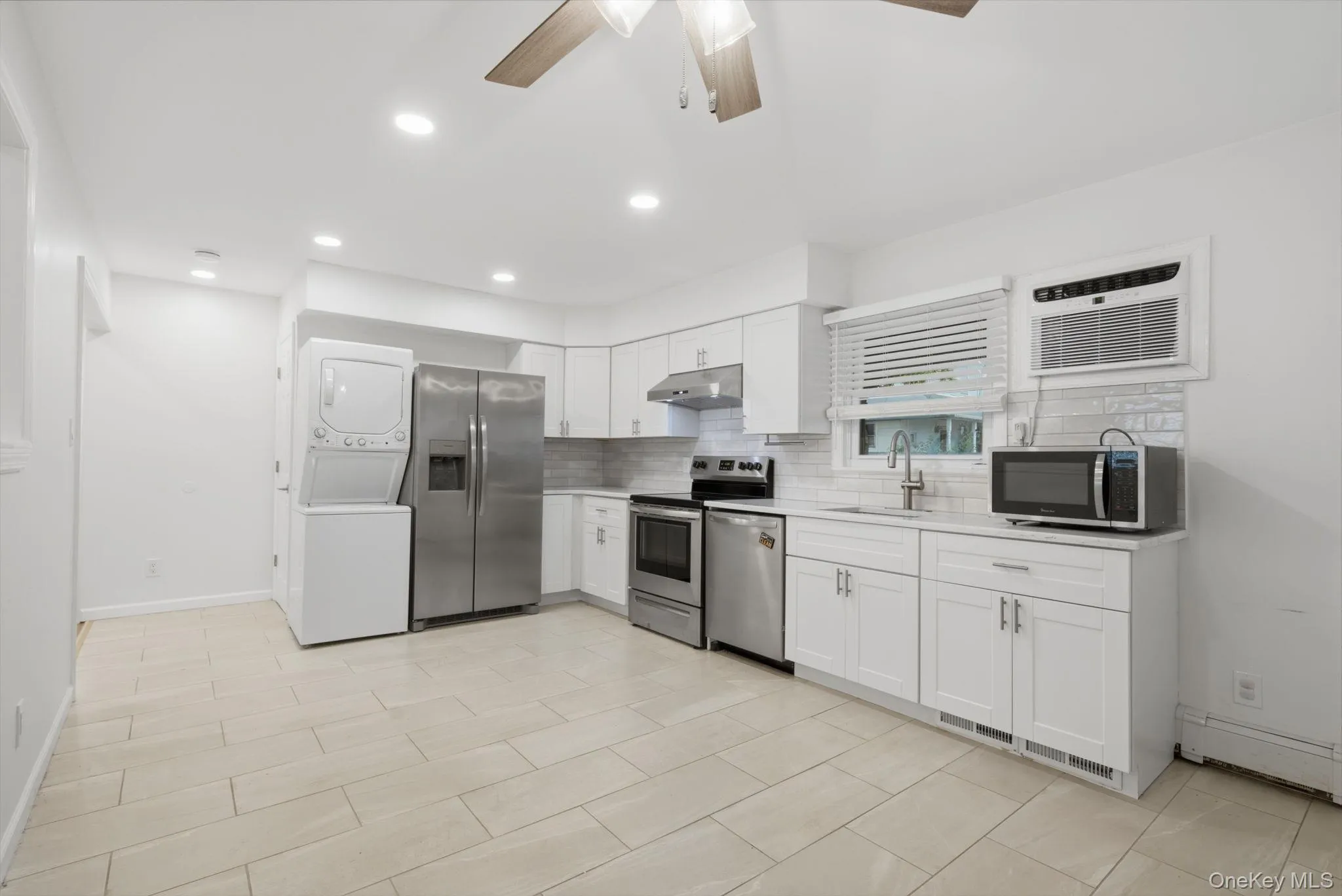 Eat In Kitchen With Washer Dryer Eat In Kitchen With Washer Dryer