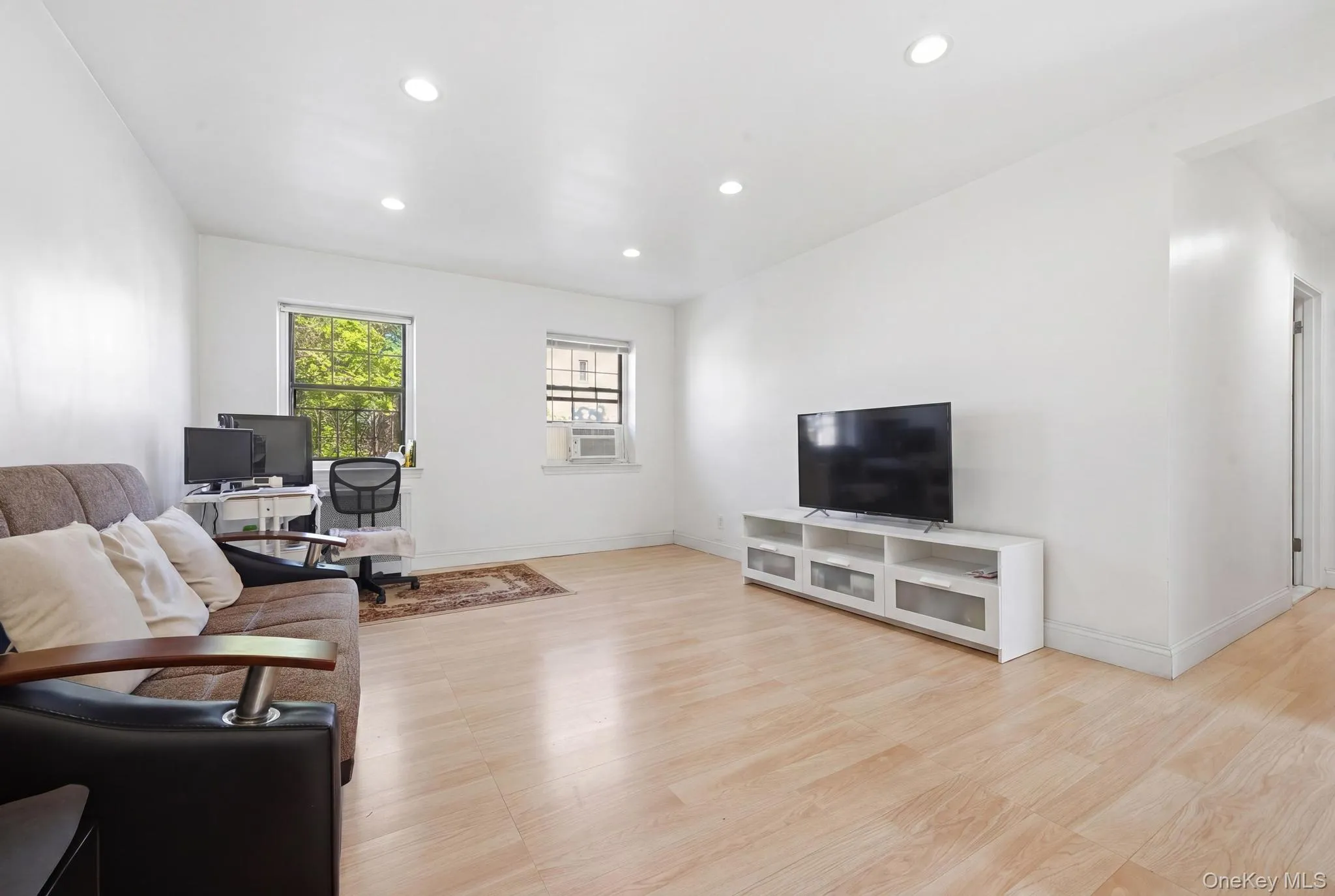 7837 Main Street, New York, NY, 1 Bedroom Bedrooms, 3 Rooms Rooms,1 BathroomBathrooms,Residential,For Rent,Main,0,KEY1018867 7837 Main Street, New York, NY, 1 Bedroom Bedrooms, 3 Rooms Rooms,1 BathroomBathrooms,Residential,For Rent,Main,0,KEY1018867