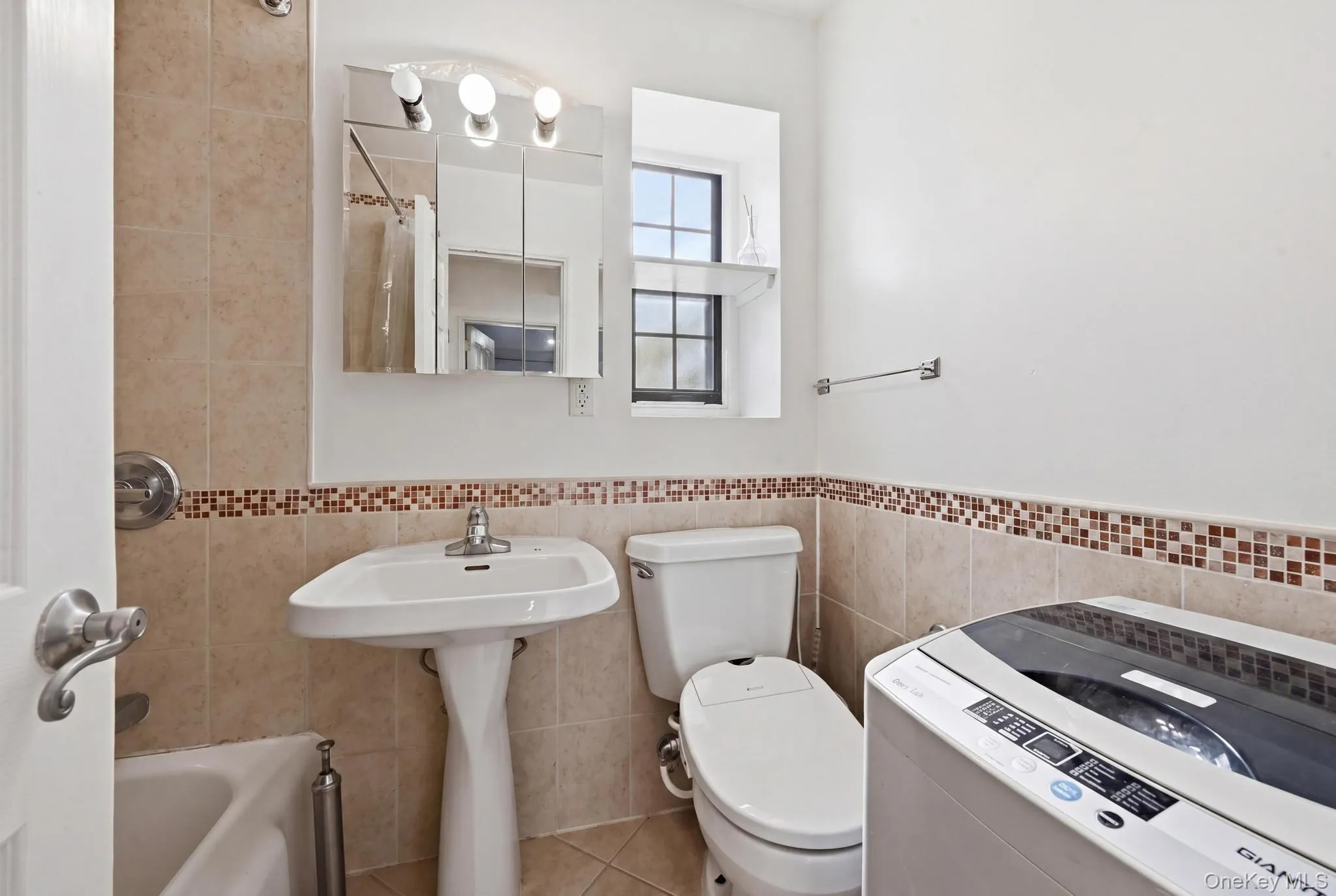 7837 Main Street, New York, NY, 1 Bedroom Bedrooms, 3 Rooms Rooms,1 BathroomBathrooms,Residential,For Rent,Main,0,KEY1018867 7837 Main Street, New York, NY, 1 Bedroom Bedrooms, 3 Rooms Rooms,1 BathroomBathrooms,Residential,For Rent,Main,0,KEY1018867