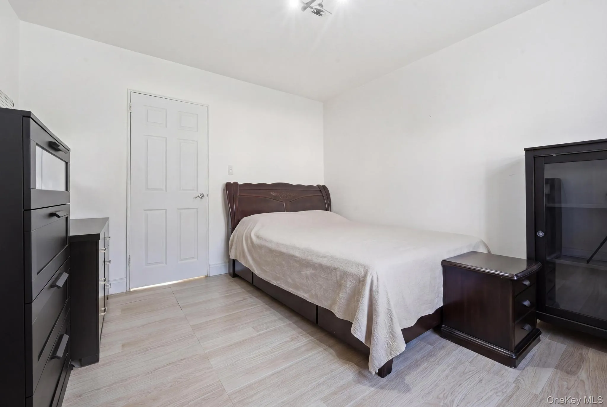 7837 Main Street, New York, NY, 1 Bedroom Bedrooms, 3 Rooms Rooms,1 BathroomBathrooms,Residential,For Rent,Main,0,KEY1018867 7837 Main Street, New York, NY, 1 Bedroom Bedrooms, 3 Rooms Rooms,1 BathroomBathrooms,Residential,For Rent,Main,0,KEY1018867