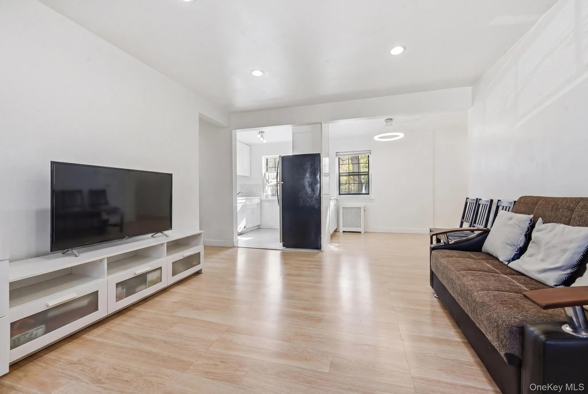 7837 Main Street, New York, NY, 1 Bedroom Bedrooms, 3 Rooms Rooms,1 BathroomBathrooms,Residential,For Rent,Main,0,KEY1018867 7837 Main Street, New York, NY, 1 Bedroom Bedrooms, 3 Rooms Rooms,1 BathroomBathrooms,Residential,For Rent,Main,0,KEY1018867