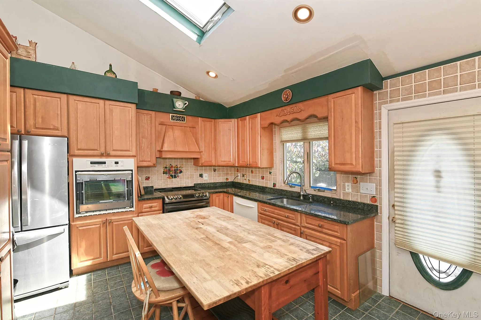 265 Sixth Avenue, Smithtown, NY, 3 Bedrooms Bedrooms, 5 Rooms Rooms,1 BathroomBathrooms,Residential,For Rent,Sixth,0,KEY1018871 265 Sixth Avenue, Smithtown, NY, 3 Bedrooms Bedrooms, 5 Rooms Rooms,1 BathroomBathrooms,Residential,For Rent,Sixth,0,KEY1018871