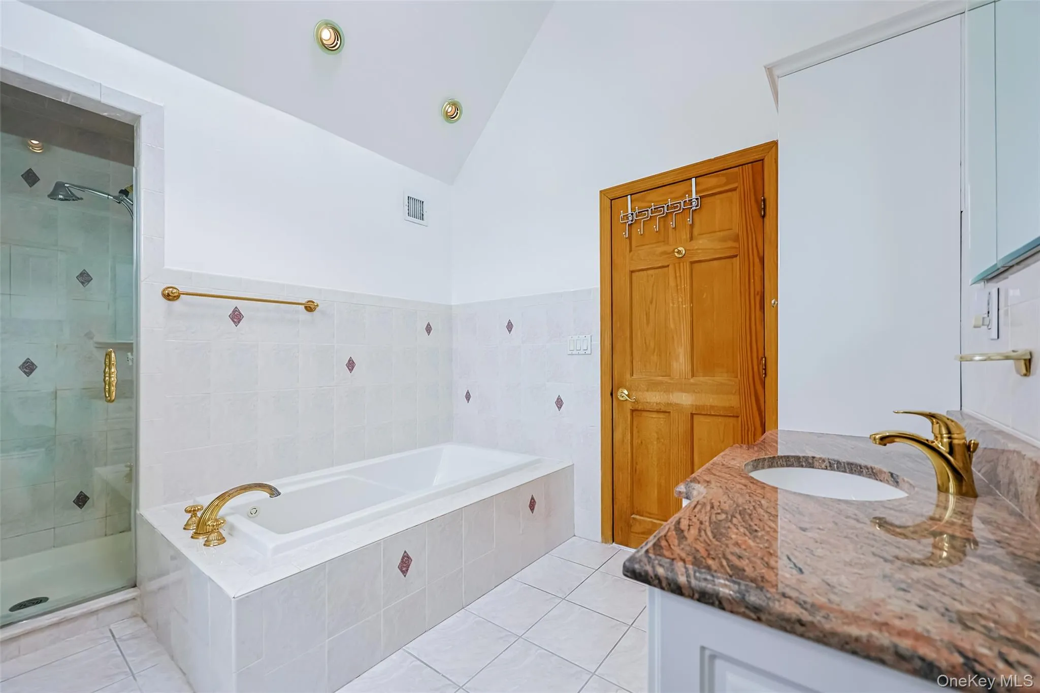 Secon floor bathroom Secon floor bathroom