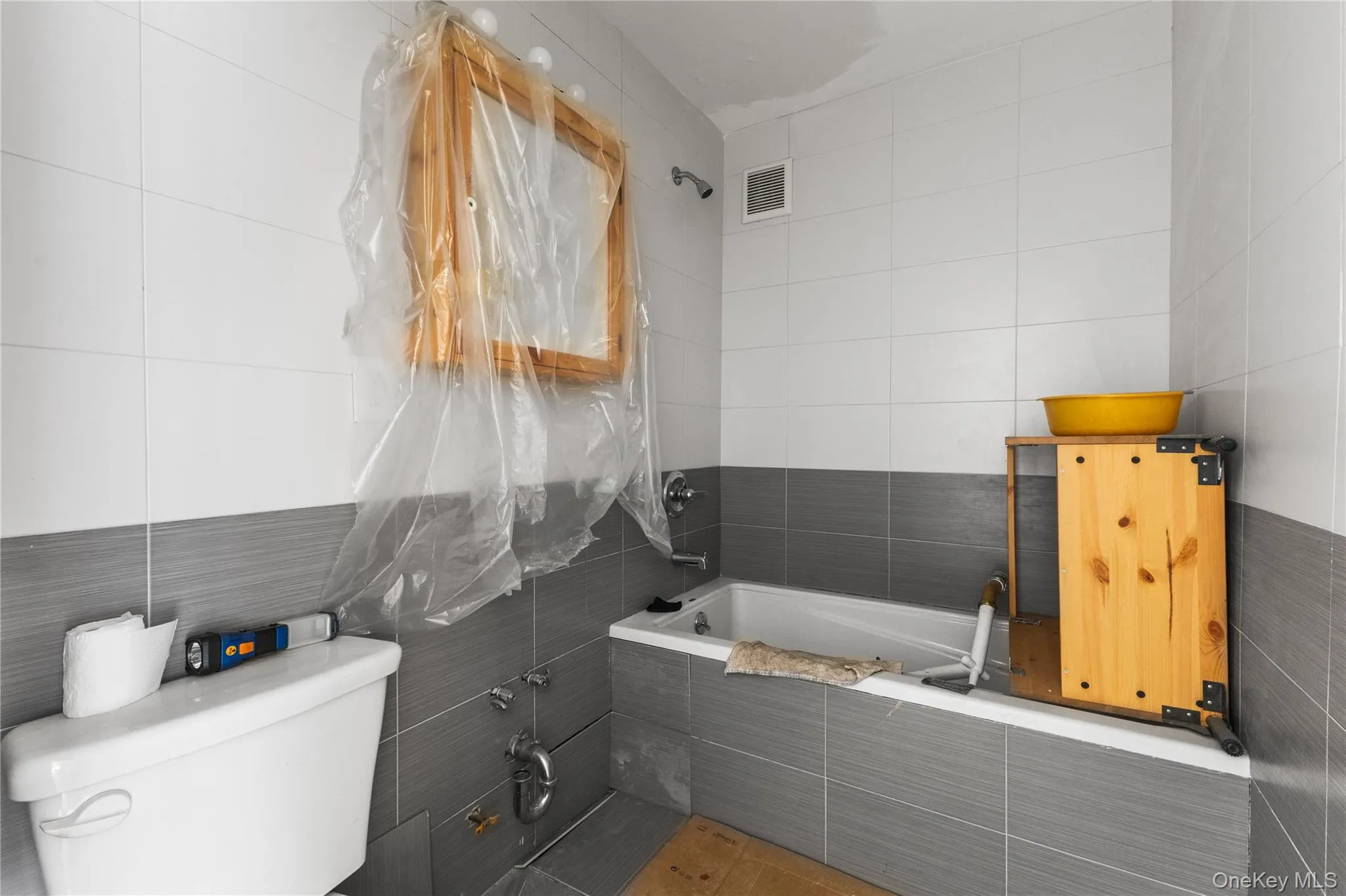 1625 Emmons Avenue, New York, NY, 1 Bedroom Bedrooms, 3 Rooms Rooms,1 BathroomBathrooms,Residential,For Rent,Emmons,0,1018893 1625 Emmons Avenue, New York, NY, 1 Bedroom Bedrooms, 3 Rooms Rooms,1 BathroomBathrooms,Residential,For Rent,Emmons,0,1018893