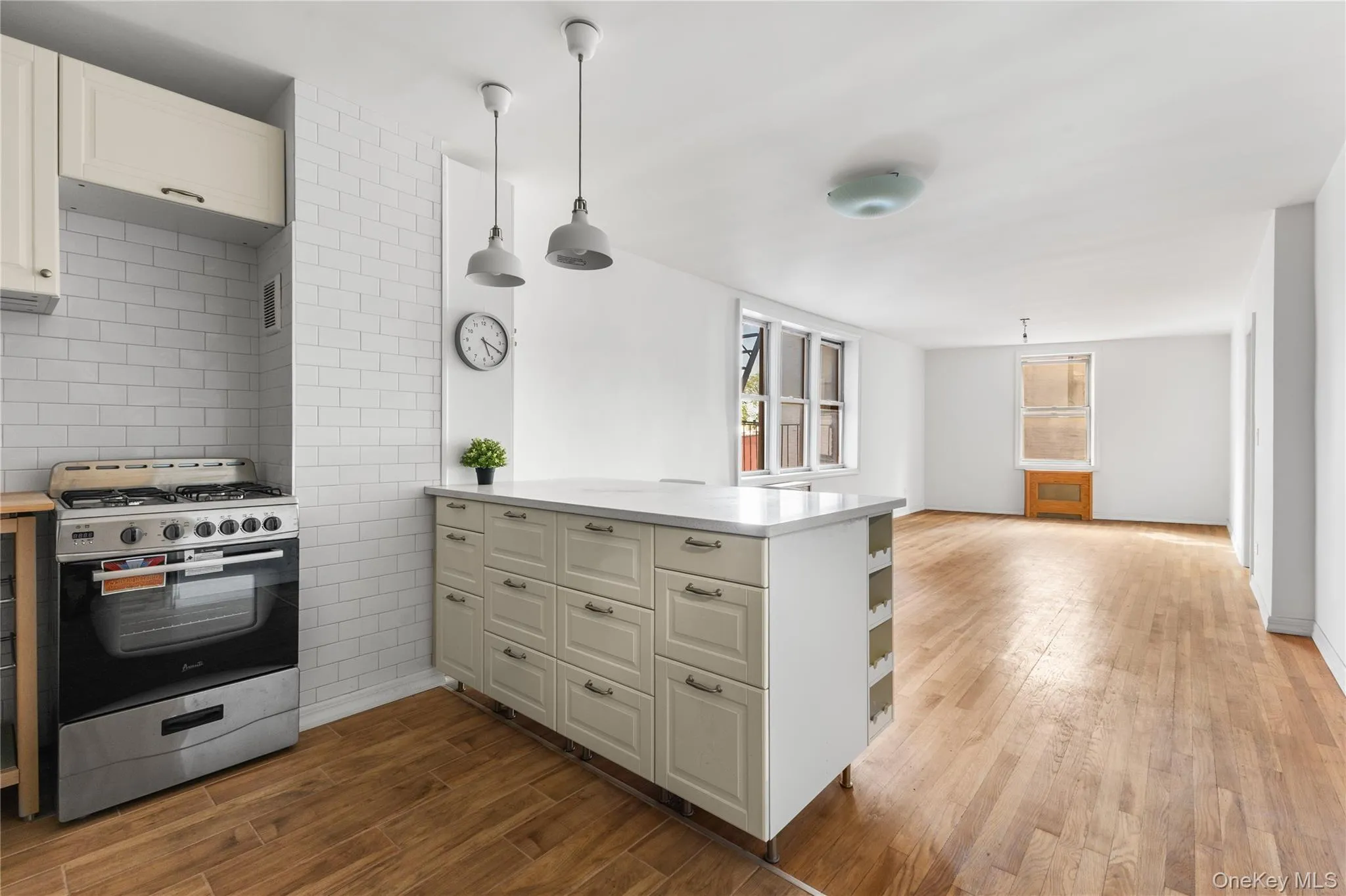 1625 Emmons Avenue, New York, NY, 1 Bedroom Bedrooms, 3 Rooms Rooms,1 BathroomBathrooms,Residential,For Rent,Emmons,0,1018893 1625 Emmons Avenue, New York, NY, 1 Bedroom Bedrooms, 3 Rooms Rooms,1 BathroomBathrooms,Residential,For Rent,Emmons,0,1018893