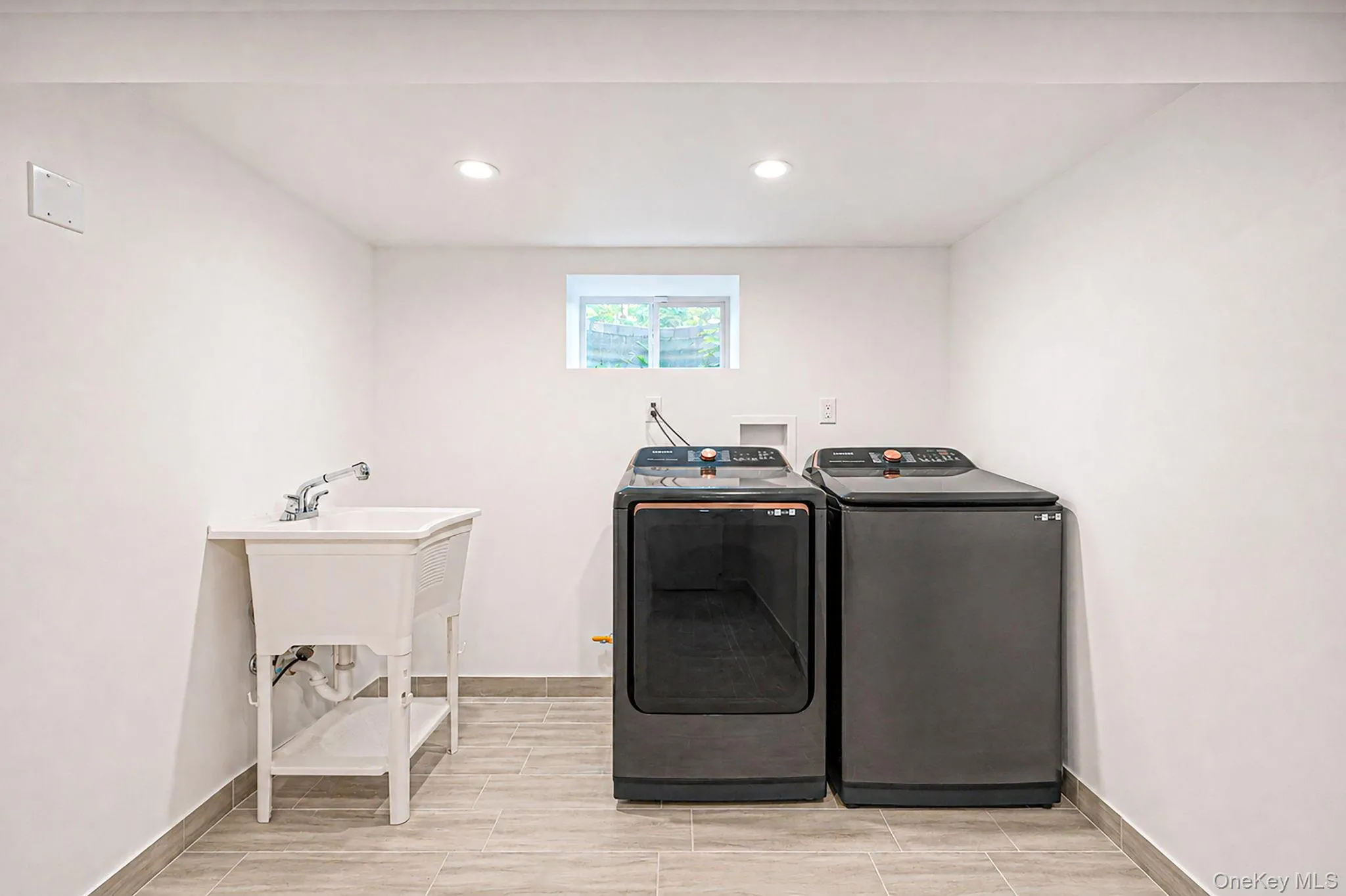 61 Lauren Avenue, Huntington, NY, 4 Bedrooms Bedrooms, 14 Rooms Rooms,3 BathroomsBathrooms,Residential,For Rent,Lauren,0,1018897 61 Lauren Avenue, Huntington, NY, 4 Bedrooms Bedrooms, 14 Rooms Rooms,3 BathroomsBathrooms,Residential,For Rent,Lauren,0,1018897