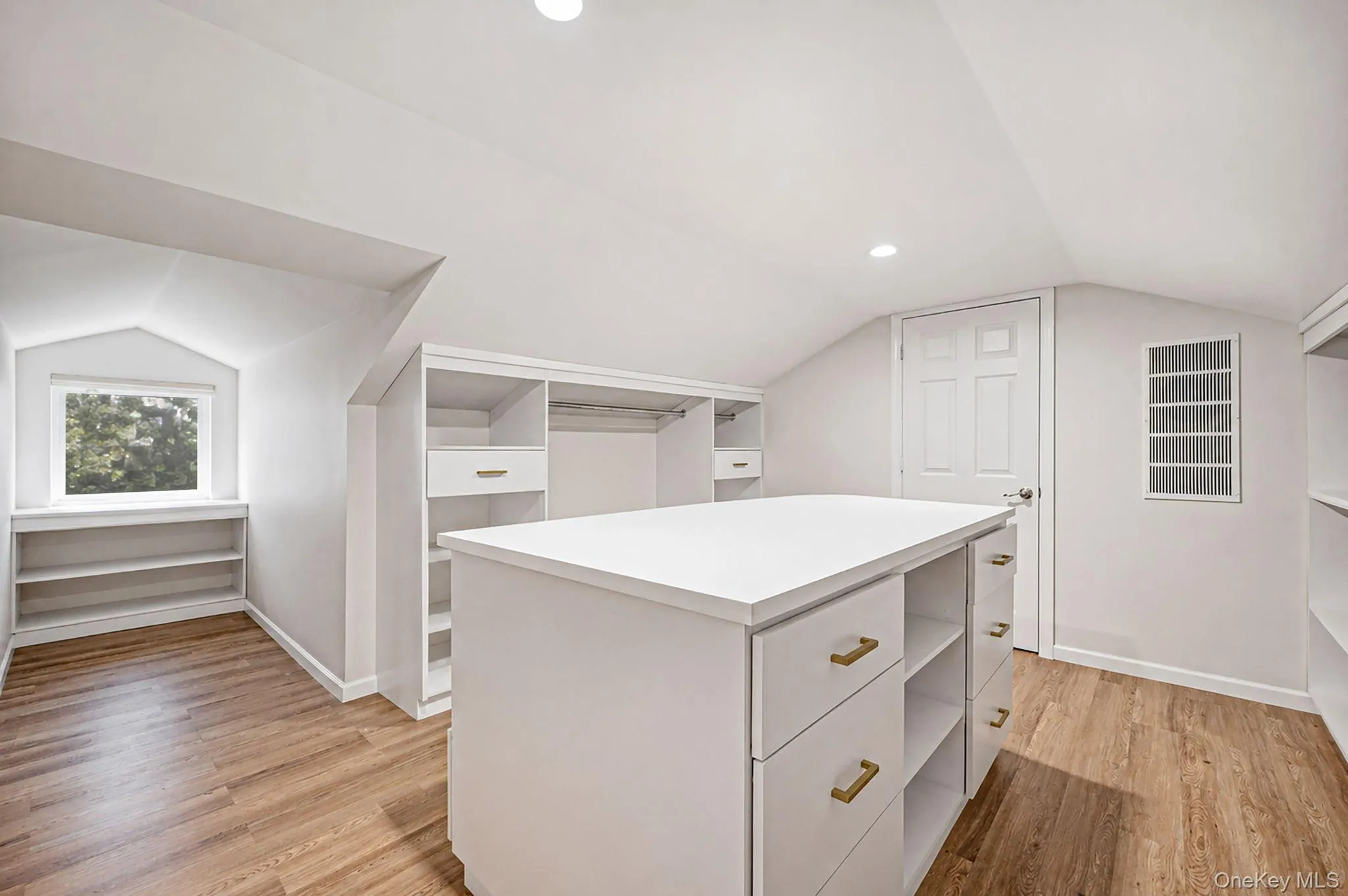 61 Lauren Avenue, Huntington, NY, 4 Bedrooms Bedrooms, 14 Rooms Rooms,3 BathroomsBathrooms,Residential,For Rent,Lauren,0,1018897 61 Lauren Avenue, Huntington, NY, 4 Bedrooms Bedrooms, 14 Rooms Rooms,3 BathroomsBathrooms,Residential,For Rent,Lauren,0,1018897