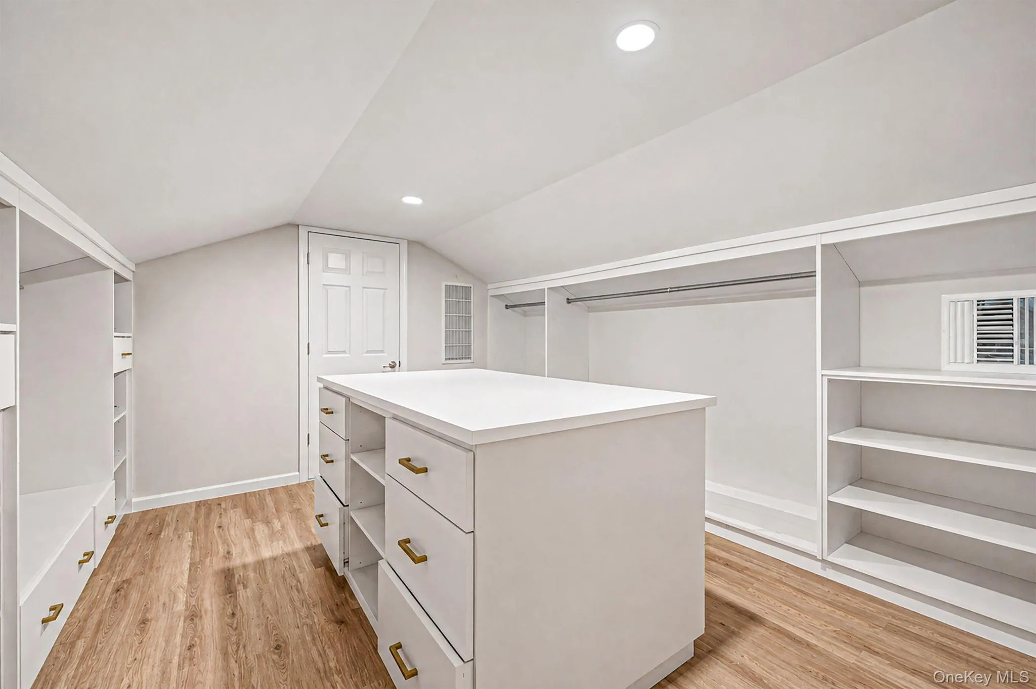 61 Lauren Avenue, Huntington, NY, 4 Bedrooms Bedrooms, 14 Rooms Rooms,3 BathroomsBathrooms,Residential,For Rent,Lauren,0,1018897 61 Lauren Avenue, Huntington, NY, 4 Bedrooms Bedrooms, 14 Rooms Rooms,3 BathroomsBathrooms,Residential,For Rent,Lauren,0,1018897