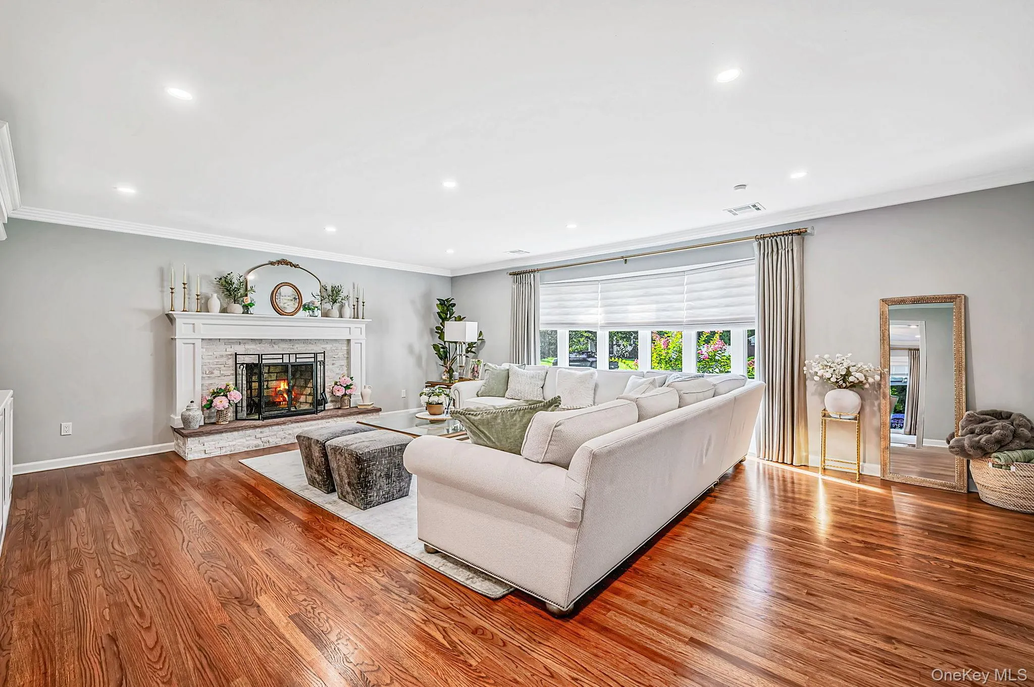 61 Lauren Avenue, Huntington, NY, 4 Bedrooms Bedrooms, 14 Rooms Rooms,3 BathroomsBathrooms,Residential,For Rent,Lauren,0,1018897 61 Lauren Avenue, Huntington, NY, 4 Bedrooms Bedrooms, 14 Rooms Rooms,3 BathroomsBathrooms,Residential,For Rent,Lauren,0,1018897