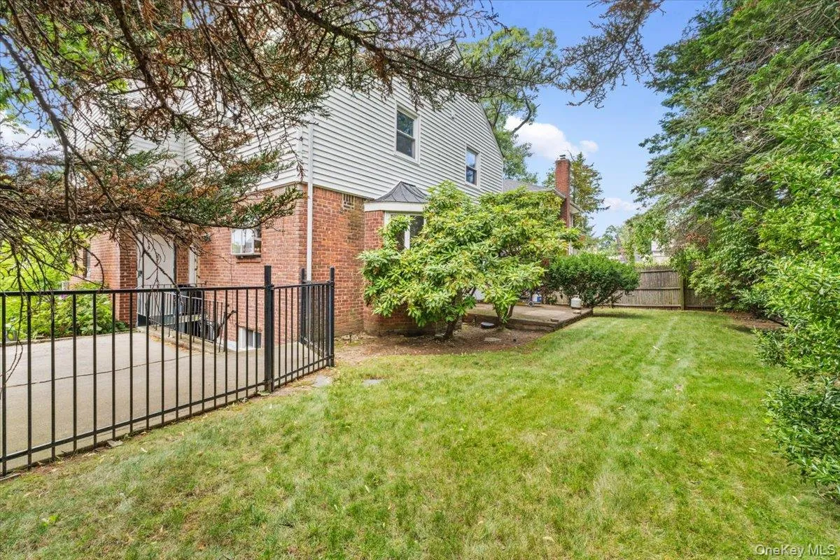8507 Avon Street, New York, NY, 4 Bedrooms Bedrooms, 10 Rooms Rooms,3 BathroomsBathrooms,Residential,For Rent,Avon,0,1018903 8507 Avon Street, New York, NY, 4 Bedrooms Bedrooms, 10 Rooms Rooms,3 BathroomsBathrooms,Residential,For Rent,Avon,0,1018903