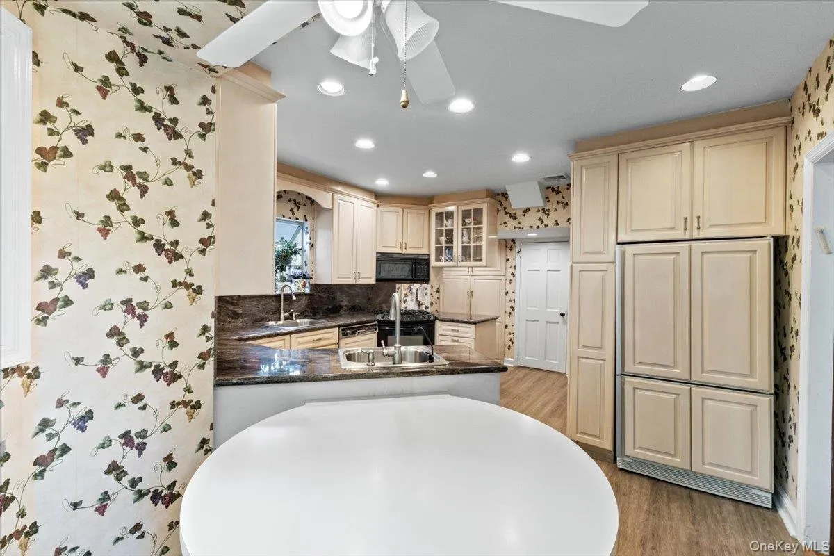8507 Avon Street, New York, NY, 4 Bedrooms Bedrooms, 10 Rooms Rooms,3 BathroomsBathrooms,Residential,For Rent,Avon,0,1018903 8507 Avon Street, New York, NY, 4 Bedrooms Bedrooms, 10 Rooms Rooms,3 BathroomsBathrooms,Residential,For Rent,Avon,0,1018903