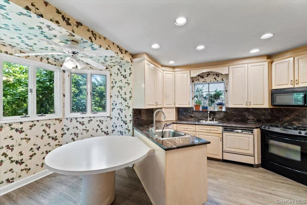 8507 Avon Street, New York, NY, 4 Bedrooms Bedrooms, 10 Rooms Rooms,3 BathroomsBathrooms,Residential,For Rent,Avon,0,1018903 8507 Avon Street, New York, NY, 4 Bedrooms Bedrooms, 10 Rooms Rooms,3 BathroomsBathrooms,Residential,For Rent,Avon,0,1018903