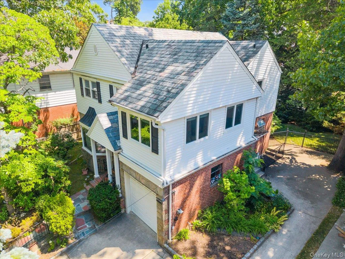8507 Avon Street, New York, NY, 4 Bedrooms Bedrooms, 10 Rooms Rooms,3 BathroomsBathrooms,Residential,For Rent,Avon,0,1018903 8507 Avon Street, New York, NY, 4 Bedrooms Bedrooms, 10 Rooms Rooms,3 BathroomsBathrooms,Residential,For Rent,Avon,0,1018903