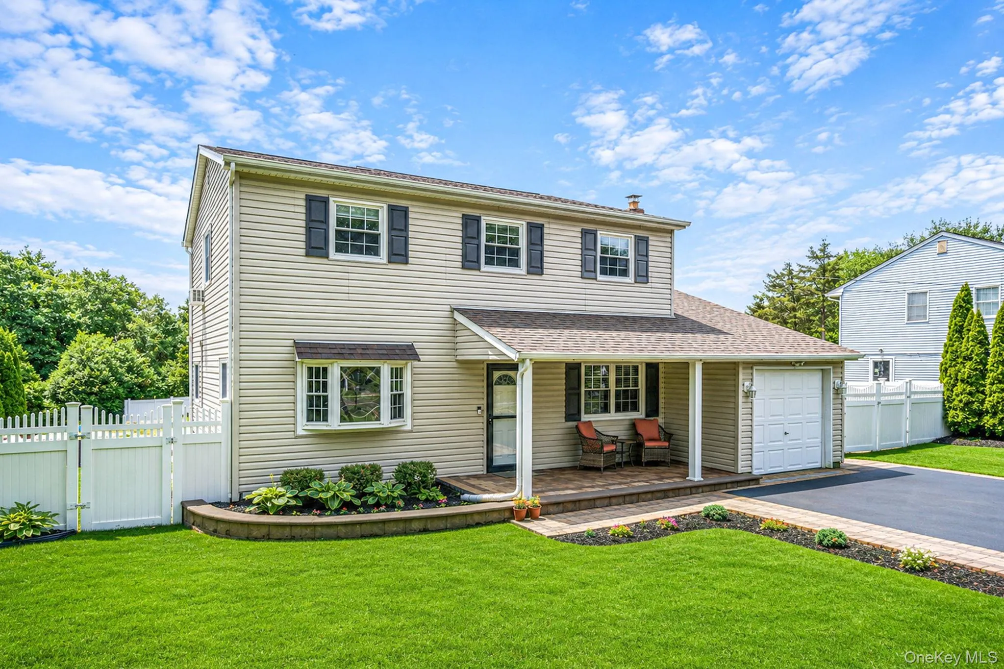 Great curb appeal, mature professional landscaping. True pride of home ownership! Great curb appeal, mature professional landscaping. True pride of home ownership!