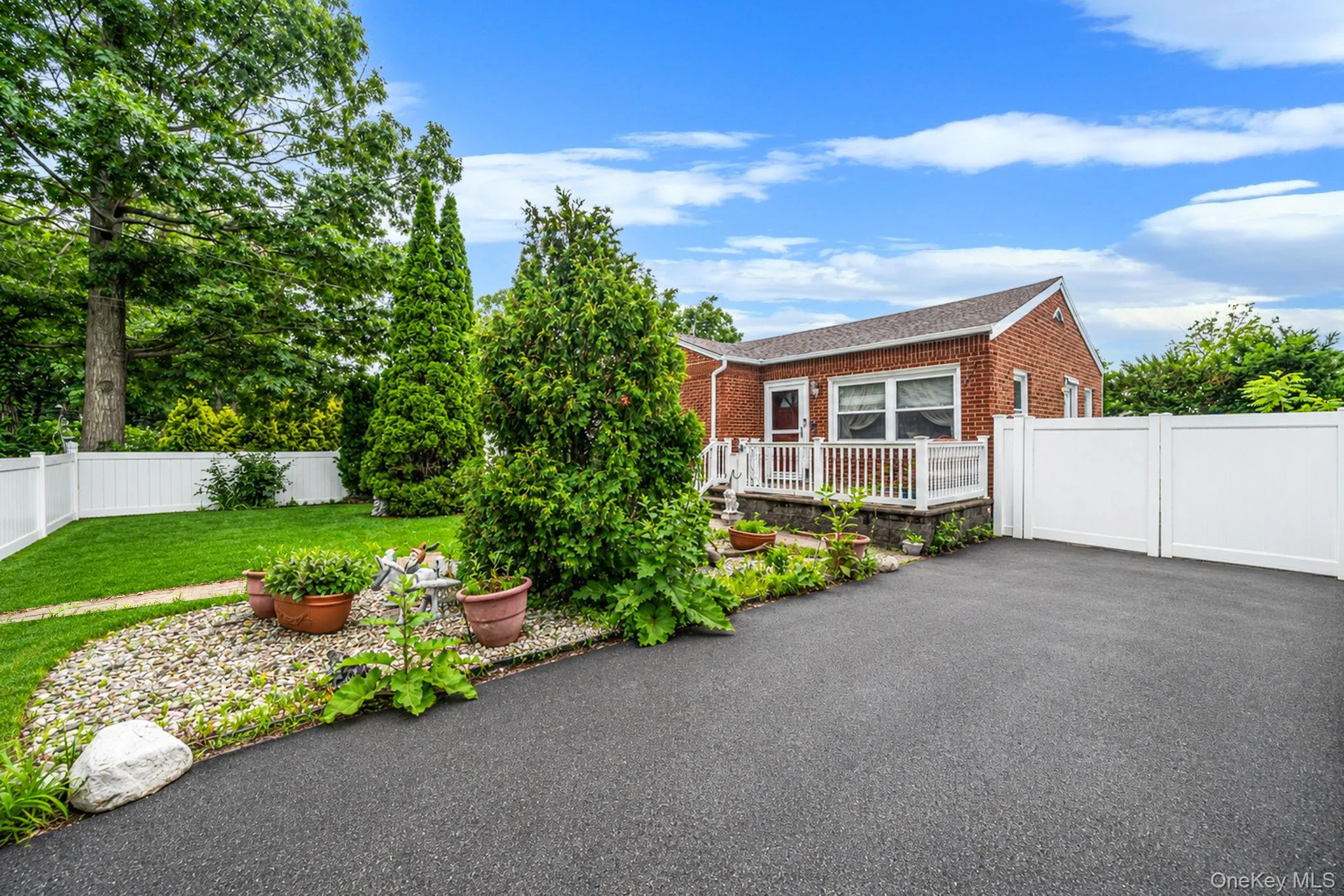 136 Sioux Street, Islip, NY, 2 Bedrooms Bedrooms, 5 Rooms Rooms,2 BathroomsBathrooms,Residential,For Rent,Sioux,0,1018929 136 Sioux Street, Islip, NY, 2 Bedrooms Bedrooms, 5 Rooms Rooms,2 BathroomsBathrooms,Residential,For Rent,Sioux,0,1018929
