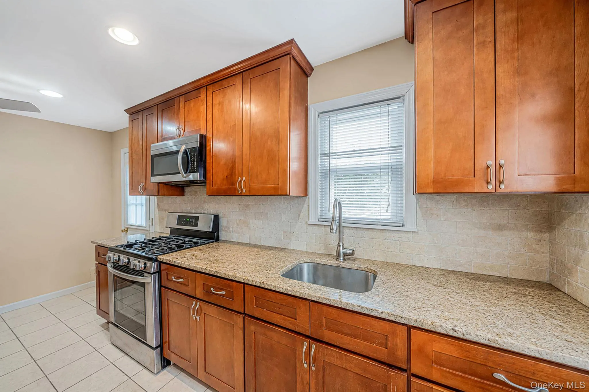 136 Sioux Street, Islip, NY, 2 Bedrooms Bedrooms, 5 Rooms Rooms,2 BathroomsBathrooms,Residential,For Rent,Sioux,0,1018929 136 Sioux Street, Islip, NY, 2 Bedrooms Bedrooms, 5 Rooms Rooms,2 BathroomsBathrooms,Residential,For Rent,Sioux,0,1018929