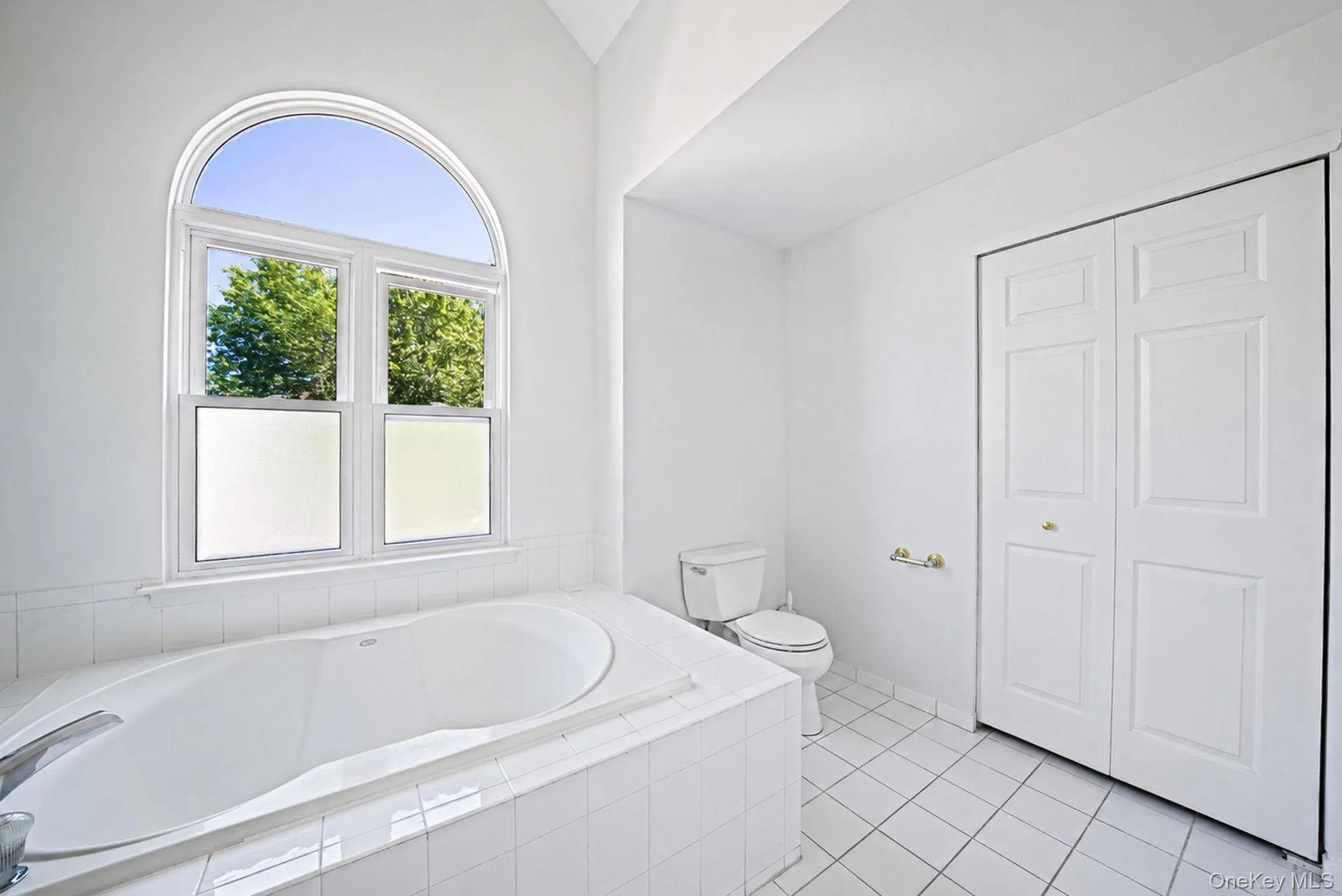 101 Raspberry Court, Huntington, NY, 4 Bedrooms Bedrooms, 9 Rooms Rooms,4 BathroomsBathrooms,Residential Lease,For Rent,Raspberry,0,KEY1018936 101 Raspberry Court, Huntington, NY, 4 Bedrooms Bedrooms, 9 Rooms Rooms,4 BathroomsBathrooms,Residential Lease,For Rent,Raspberry,0,KEY1018936
