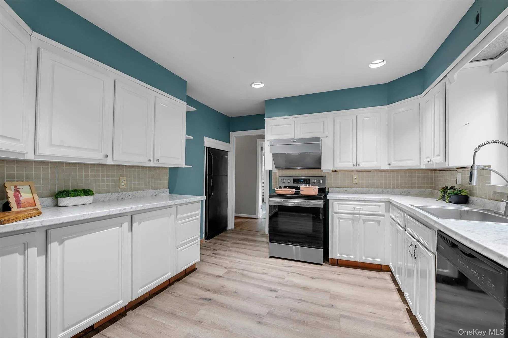 125 Baker Hill Road, North Hempstead, NY, 5 Bedrooms Bedrooms, 10 Rooms Rooms,2 BathroomsBathrooms,Residential,For Rent,Baker Hill,0,1018946 125 Baker Hill Road, North Hempstead, NY, 5 Bedrooms Bedrooms, 10 Rooms Rooms,2 BathroomsBathrooms,Residential,For Rent,Baker Hill,0,1018946