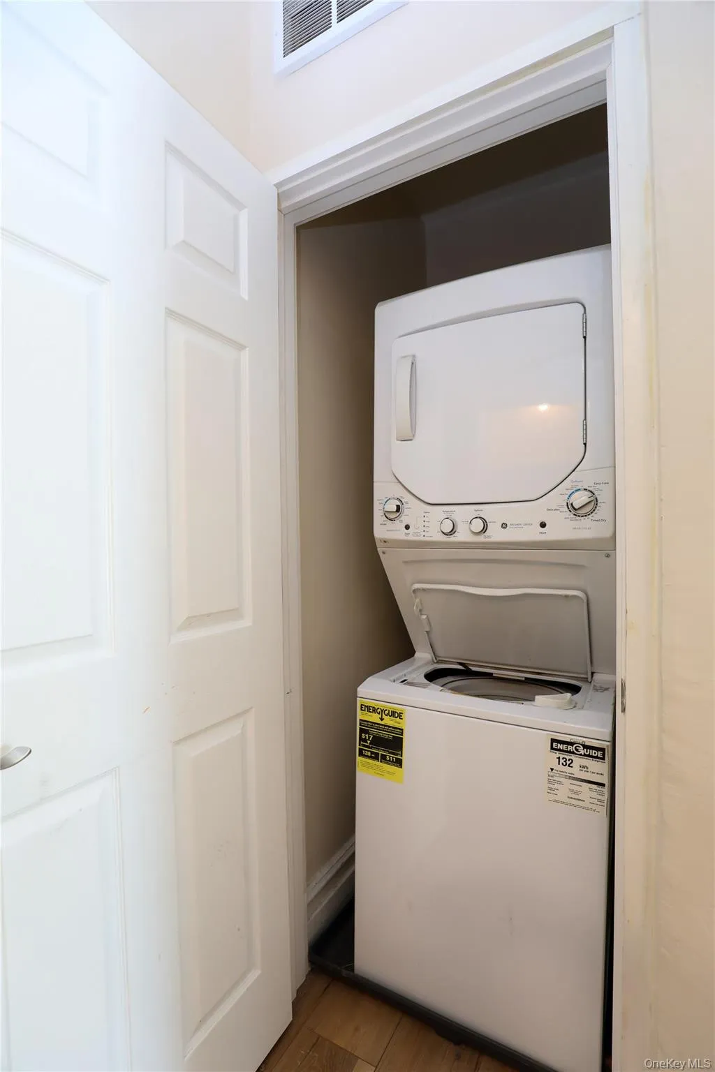 144 Saint James Street, Kingston, NY, 1 Bedroom Bedrooms, 4 Rooms Rooms,1 BathroomBathrooms,Residential Lease,For Rent,Saint James,0,1018950 144 Saint James Street, Kingston, NY, 1 Bedroom Bedrooms, 4 Rooms Rooms,1 BathroomBathrooms,Residential Lease,For Rent,Saint James,0,1018950