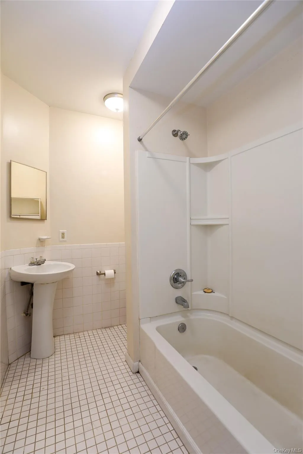 144 Saint James Street, Kingston, NY, 1 Bedroom Bedrooms, 4 Rooms Rooms,1 BathroomBathrooms,Residential Lease,For Rent,Saint James,0,1018950 144 Saint James Street, Kingston, NY, 1 Bedroom Bedrooms, 4 Rooms Rooms,1 BathroomBathrooms,Residential Lease,For Rent,Saint James,0,1018950