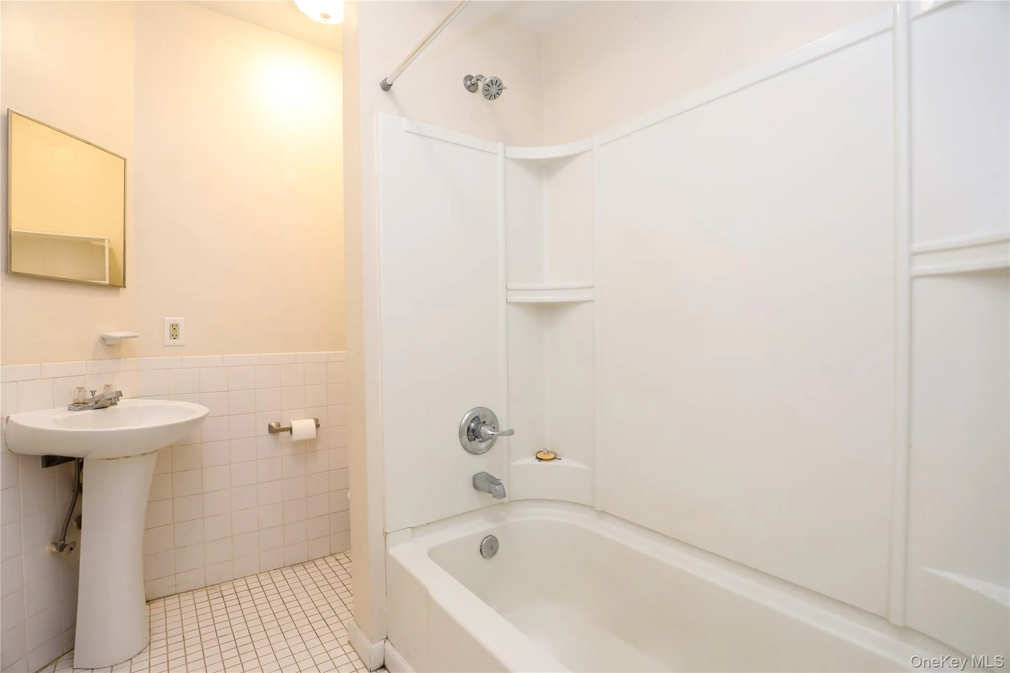 144 Saint James Street, Kingston, NY, 1 Bedroom Bedrooms, 4 Rooms Rooms,1 BathroomBathrooms,Residential Lease,For Rent,Saint James,0,1018950 144 Saint James Street, Kingston, NY, 1 Bedroom Bedrooms, 4 Rooms Rooms,1 BathroomBathrooms,Residential Lease,For Rent,Saint James,0,1018950