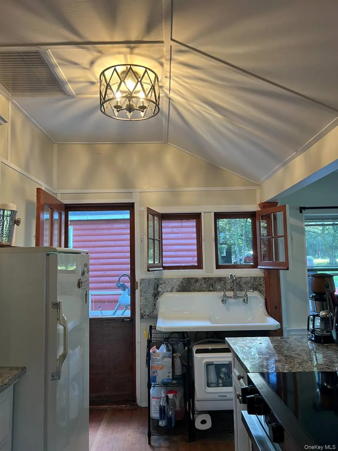 118 Thompson Place, Bethel, NY, 2 Bedrooms Bedrooms, 6 Rooms Rooms,1 BathroomBathrooms,Residential,For Rent,Thompson,0,1018951 118 Thompson Place, Bethel, NY, 2 Bedrooms Bedrooms, 6 Rooms Rooms,1 BathroomBathrooms,Residential,For Rent,Thompson,0,1018951