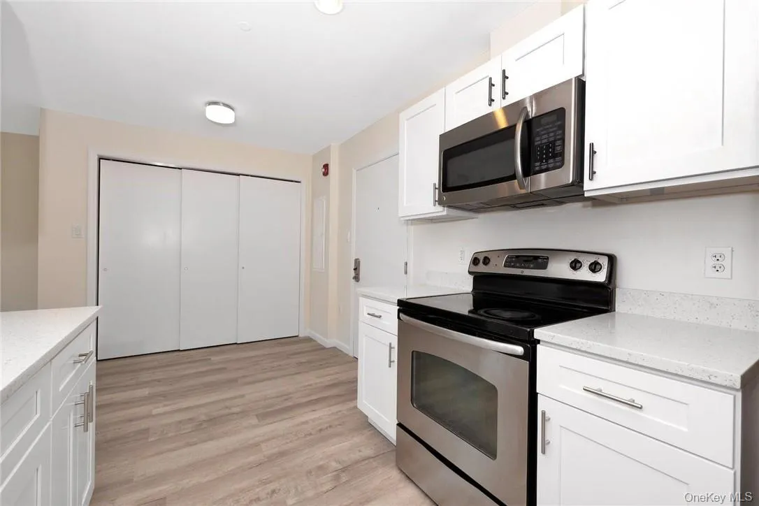 68 Lake Street, White Plains, NY, 2 Bedrooms Bedrooms, 4 Rooms Rooms,2 BathroomsBathrooms,Residential Lease,For Rent,Lake,0,1018954 68 Lake Street, White Plains, NY, 2 Bedrooms Bedrooms, 4 Rooms Rooms,2 BathroomsBathrooms,Residential Lease,For Rent,Lake,0,1018954