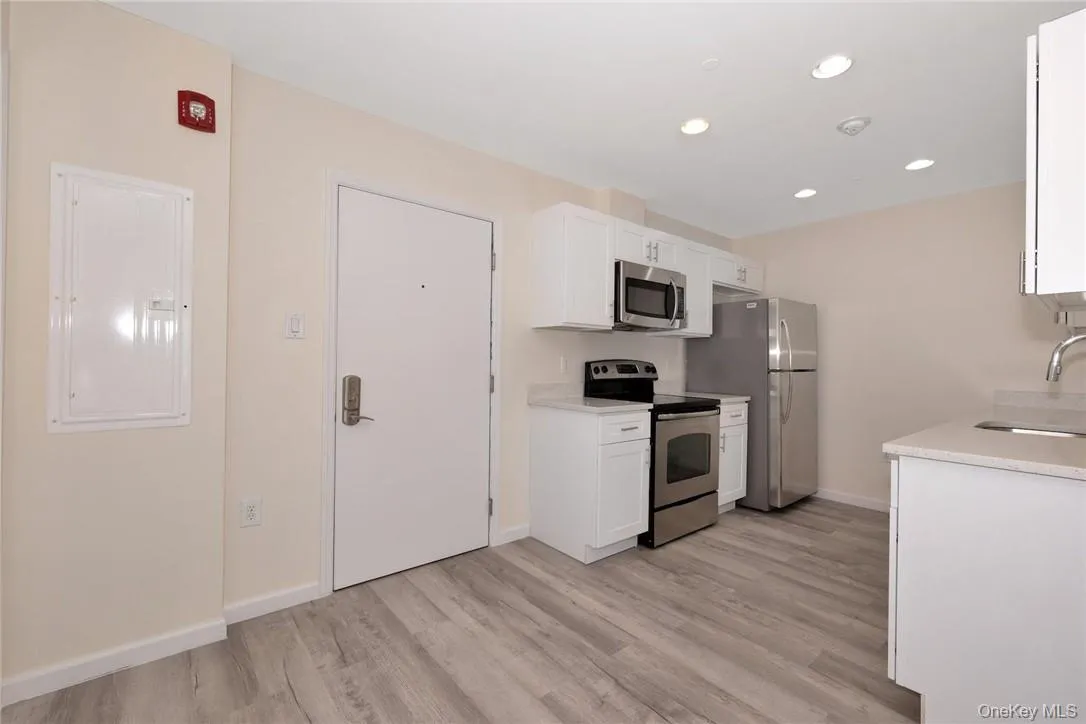 68 Lake Street, White Plains, NY, 2 Bedrooms Bedrooms, 4 Rooms Rooms,2 BathroomsBathrooms,Residential Lease,For Rent,Lake,0,1018954 68 Lake Street, White Plains, NY, 2 Bedrooms Bedrooms, 4 Rooms Rooms,2 BathroomsBathrooms,Residential Lease,For Rent,Lake,0,1018954