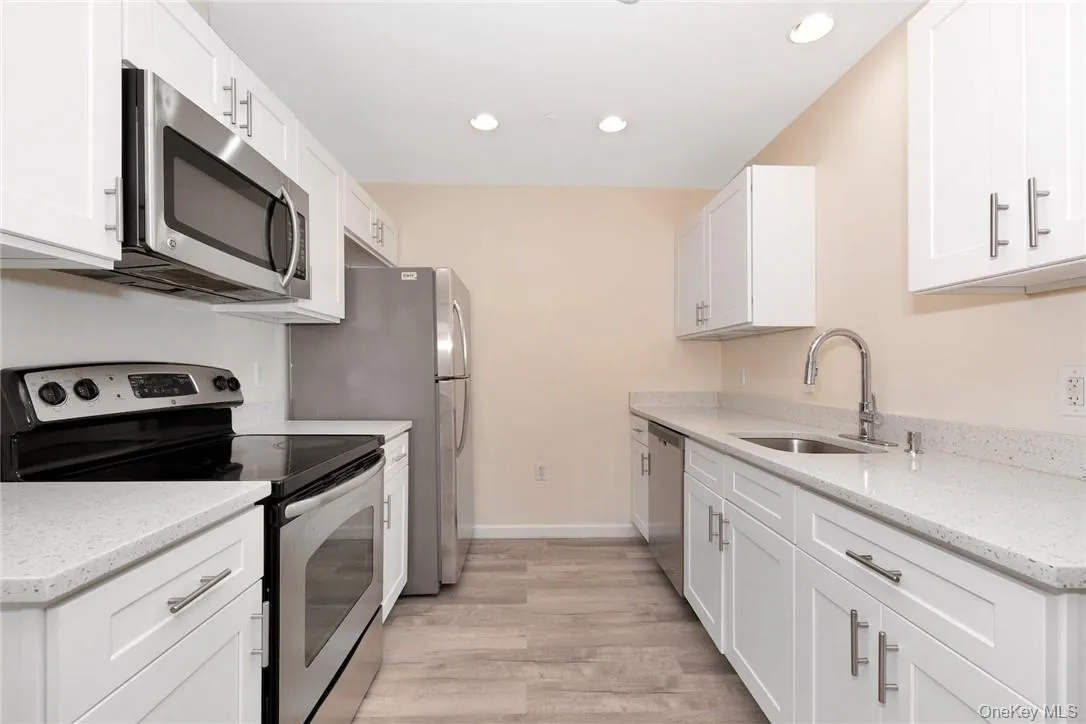 68 Lake Street, White Plains, NY, 2 Bedrooms Bedrooms, 4 Rooms Rooms,2 BathroomsBathrooms,Residential Lease,For Rent,Lake,0,1018954 68 Lake Street, White Plains, NY, 2 Bedrooms Bedrooms, 4 Rooms Rooms,2 BathroomsBathrooms,Residential Lease,For Rent,Lake,0,1018954