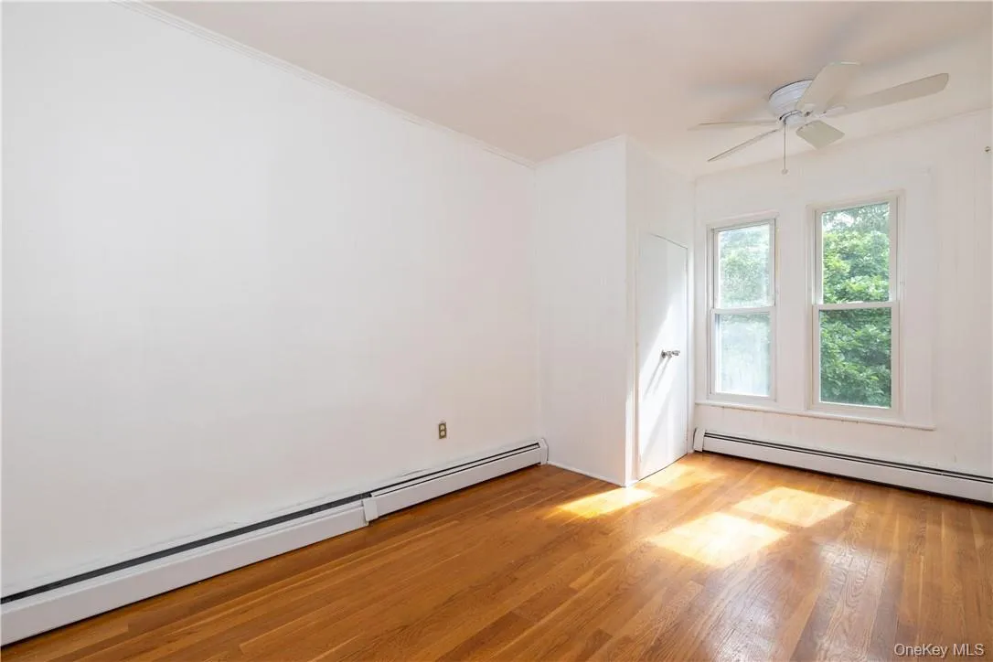 Primary/Bedroom Primary/Bedroom