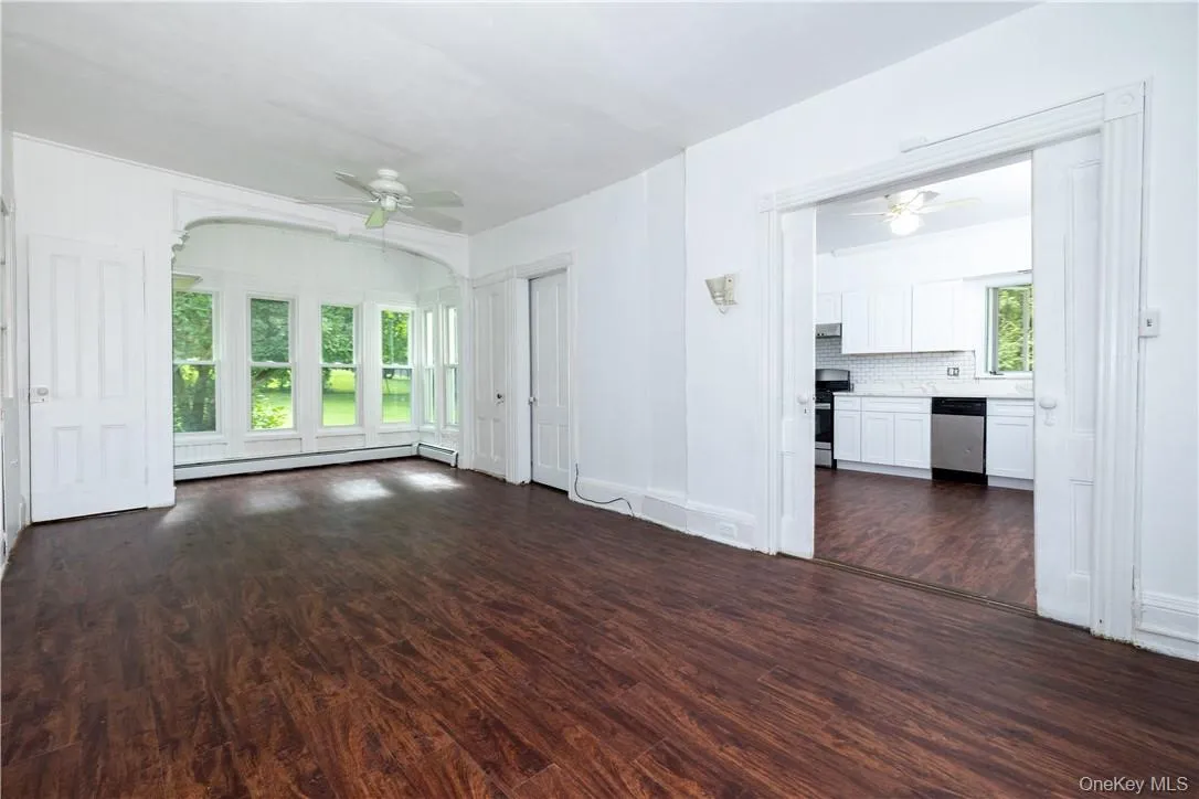 Large Living/Room Large Living/Room