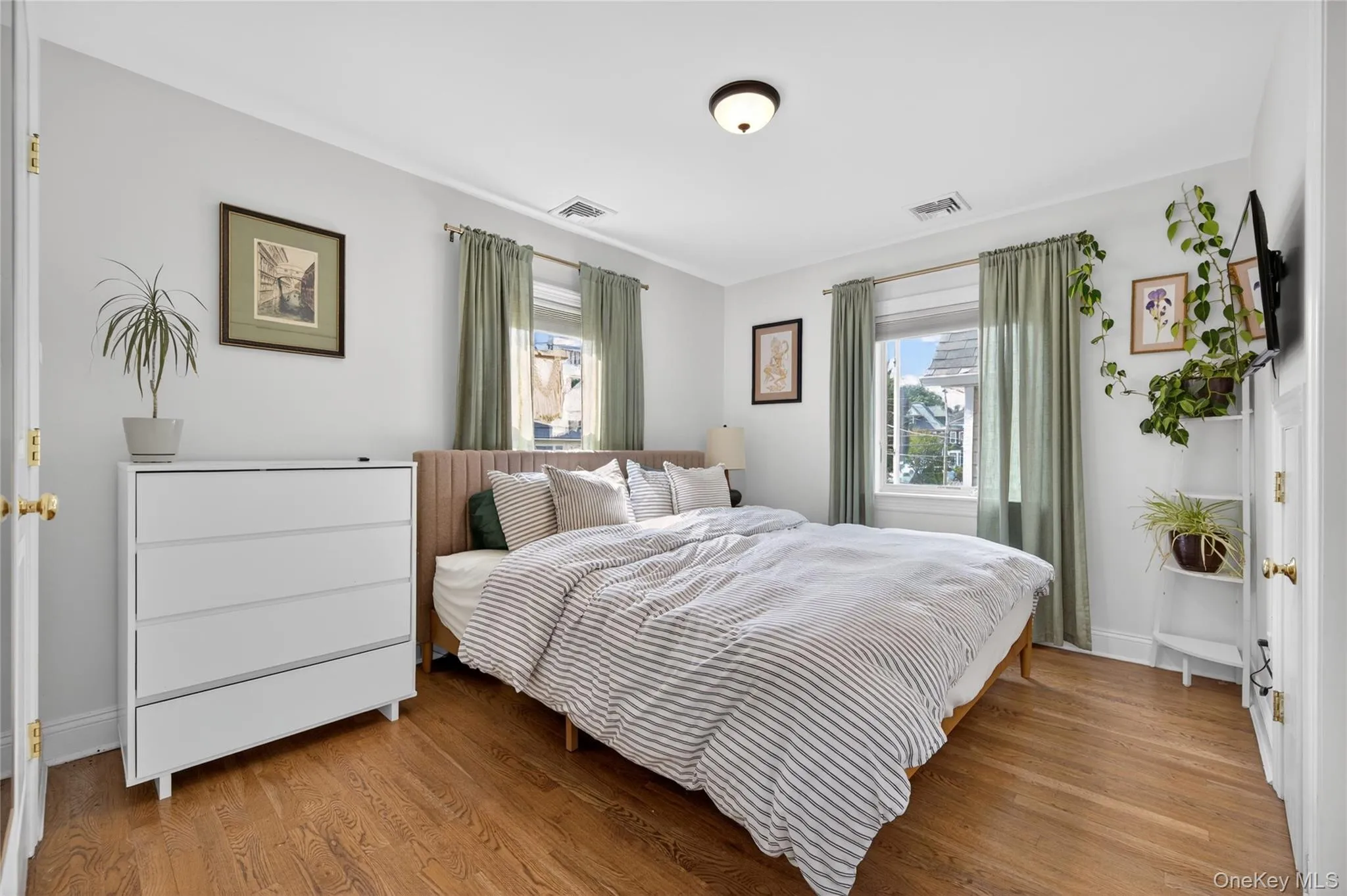 96 School Street, Oyster Bay, NY, 4 Bedrooms Bedrooms, 7 Rooms Rooms,3 BathroomsBathrooms,Residential Lease,For Rent,School,0,1018961 96 School Street, Oyster Bay, NY, 4 Bedrooms Bedrooms, 7 Rooms Rooms,3 BathroomsBathrooms,Residential Lease,For Rent,School,0,1018961