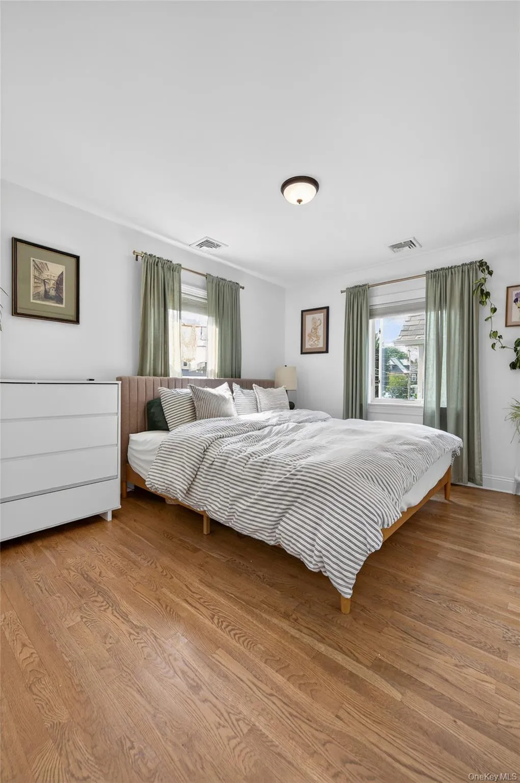 96 School Street, Oyster Bay, NY, 4 Bedrooms Bedrooms, 7 Rooms Rooms,3 BathroomsBathrooms,Residential Lease,For Rent,School,0,1018961 96 School Street, Oyster Bay, NY, 4 Bedrooms Bedrooms, 7 Rooms Rooms,3 BathroomsBathrooms,Residential Lease,For Rent,School,0,1018961