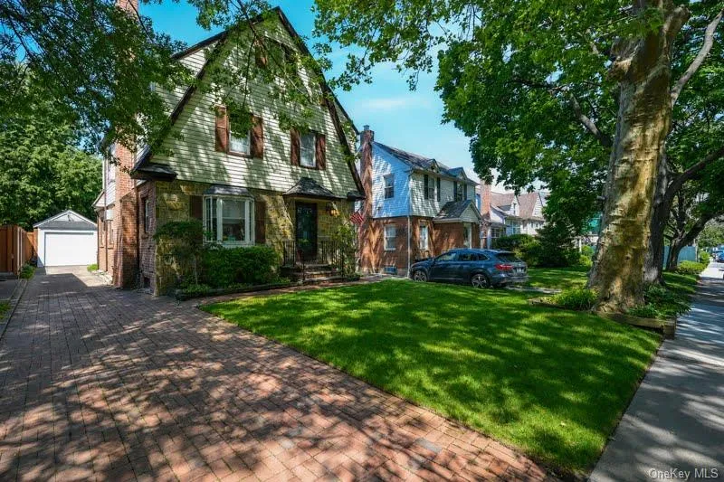 53-24 212th Street, New York, NY, 3 Bedrooms Bedrooms, 13 Rooms Rooms,2 BathroomsBathrooms,Residential,For Rent,212th,0,KEY1018975 53-24 212th Street, New York, NY, 3 Bedrooms Bedrooms, 13 Rooms Rooms,2 BathroomsBathrooms,Residential,For Rent,212th,0,KEY1018975