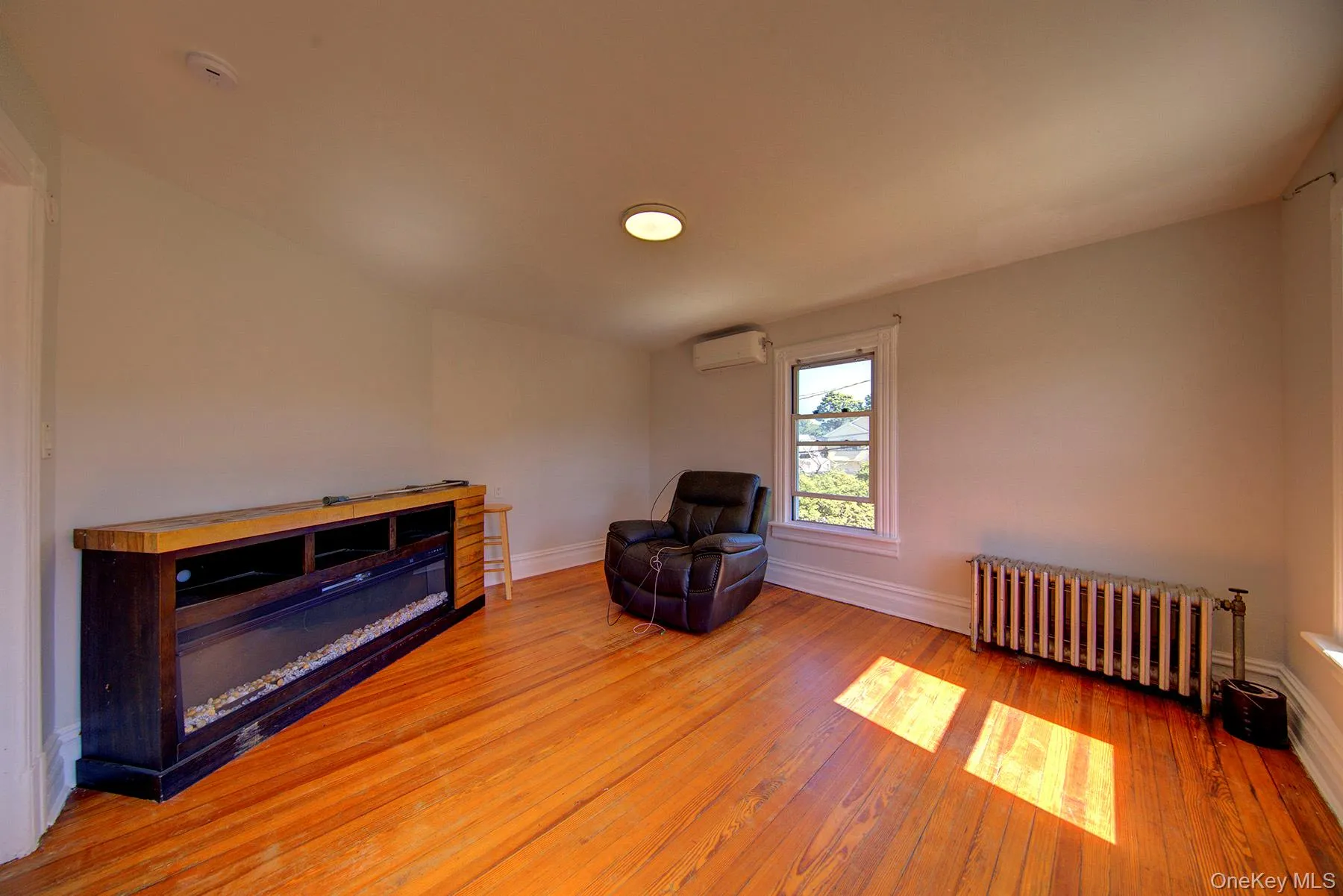 1250 Woodfield Road, Hempstead, NY, 3 Bedrooms Bedrooms, 5 Rooms Rooms,1 BathroomBathrooms,Residential Lease,For Rent,Woodfield,0,KEY1018977 1250 Woodfield Road, Hempstead, NY, 3 Bedrooms Bedrooms, 5 Rooms Rooms,1 BathroomBathrooms,Residential Lease,For Rent,Woodfield,0,KEY1018977