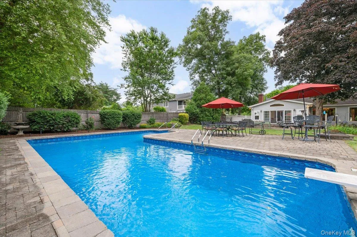 39 Merrivale Drive, Smithtown, NY, 4 Bedrooms Bedrooms, 9 Rooms Rooms,2 BathroomsBathrooms,Residential,For Rent,Merrivale,0,KEY1018979 39 Merrivale Drive, Smithtown, NY, 4 Bedrooms Bedrooms, 9 Rooms Rooms,2 BathroomsBathrooms,Residential,For Rent,Merrivale,0,KEY1018979