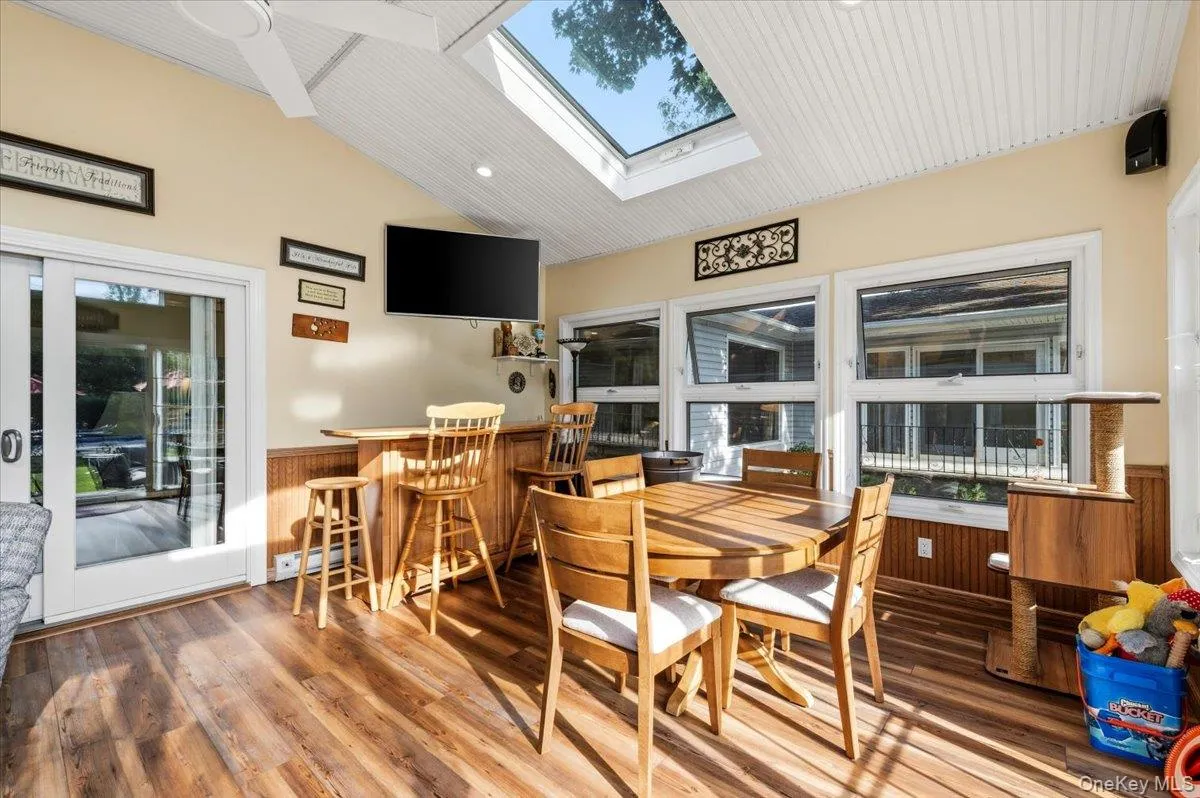 39 Merrivale Drive, Smithtown, NY, 4 Bedrooms Bedrooms, 9 Rooms Rooms,2 BathroomsBathrooms,Residential,For Rent,Merrivale,0,KEY1018979 39 Merrivale Drive, Smithtown, NY, 4 Bedrooms Bedrooms, 9 Rooms Rooms,2 BathroomsBathrooms,Residential,For Rent,Merrivale,0,KEY1018979