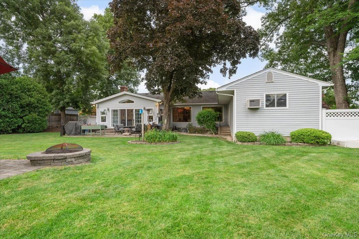 39 Merrivale Drive, Smithtown, NY, 4 Bedrooms Bedrooms, 9 Rooms Rooms,2 BathroomsBathrooms,Residential,For Rent,Merrivale,0,KEY1018979 39 Merrivale Drive, Smithtown, NY, 4 Bedrooms Bedrooms, 9 Rooms Rooms,2 BathroomsBathrooms,Residential,For Rent,Merrivale,0,KEY1018979