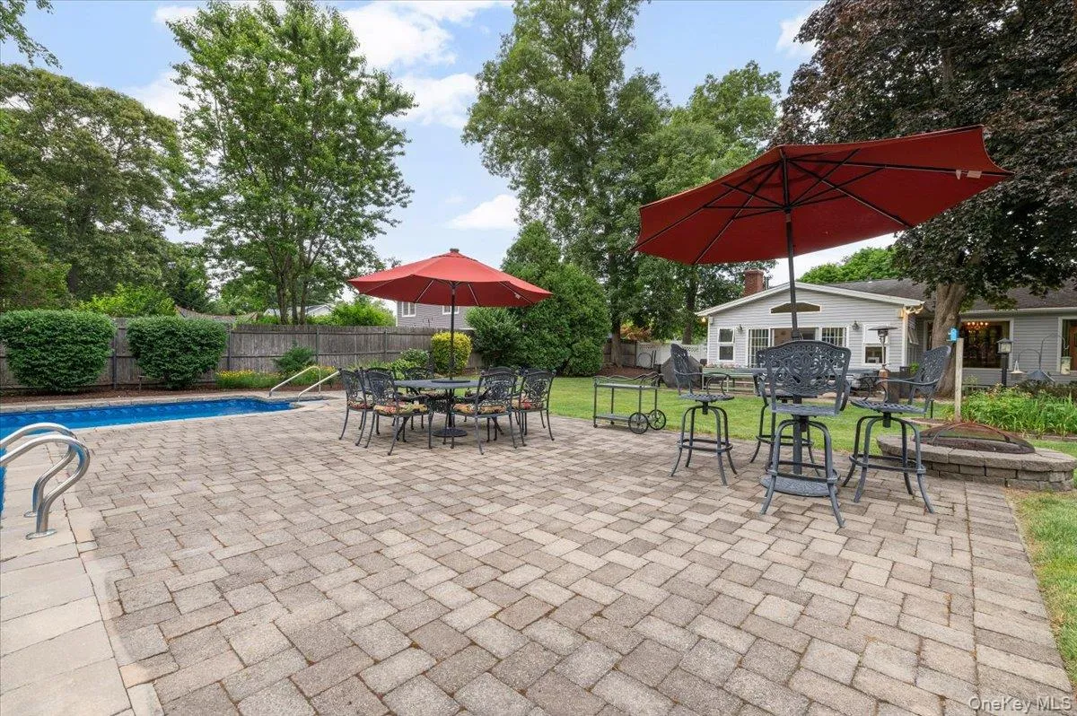 39 Merrivale Drive, Smithtown, NY, 4 Bedrooms Bedrooms, 9 Rooms Rooms,2 BathroomsBathrooms,Residential,For Rent,Merrivale,0,KEY1018979 39 Merrivale Drive, Smithtown, NY, 4 Bedrooms Bedrooms, 9 Rooms Rooms,2 BathroomsBathrooms,Residential,For Rent,Merrivale,0,KEY1018979