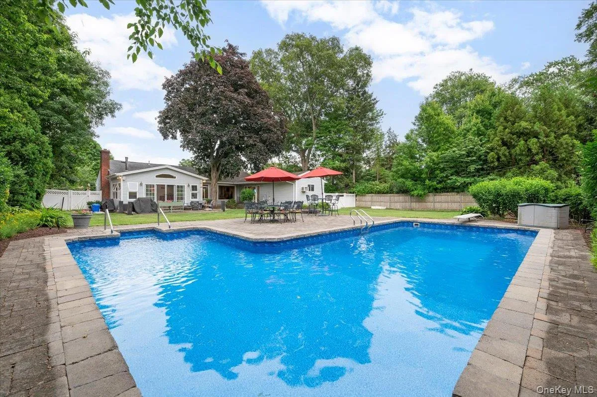 39 Merrivale Drive, Smithtown, NY, 4 Bedrooms Bedrooms, 9 Rooms Rooms,2 BathroomsBathrooms,Residential,For Rent,Merrivale,0,KEY1018979 39 Merrivale Drive, Smithtown, NY, 4 Bedrooms Bedrooms, 9 Rooms Rooms,2 BathroomsBathrooms,Residential,For Rent,Merrivale,0,KEY1018979