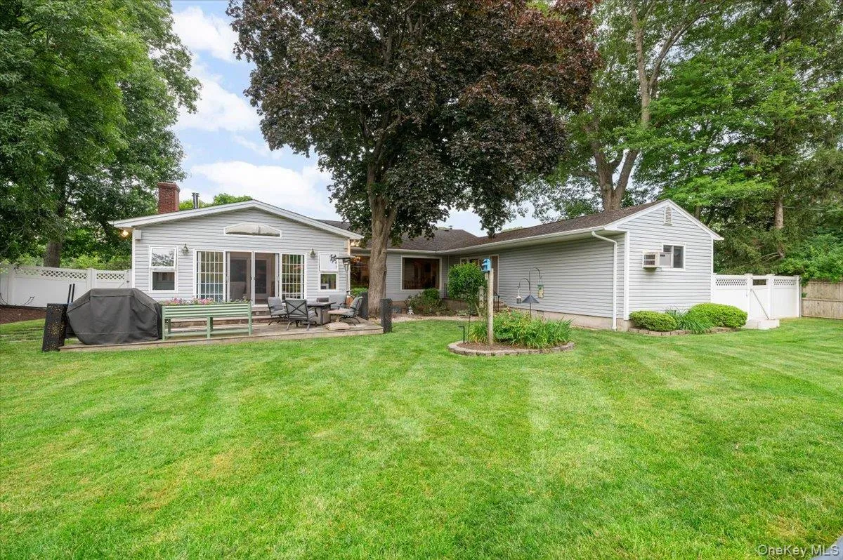 39 Merrivale Drive, Smithtown, NY, 4 Bedrooms Bedrooms, 9 Rooms Rooms,2 BathroomsBathrooms,Residential,For Rent,Merrivale,0,KEY1018979 39 Merrivale Drive, Smithtown, NY, 4 Bedrooms Bedrooms, 9 Rooms Rooms,2 BathroomsBathrooms,Residential,For Rent,Merrivale,0,KEY1018979