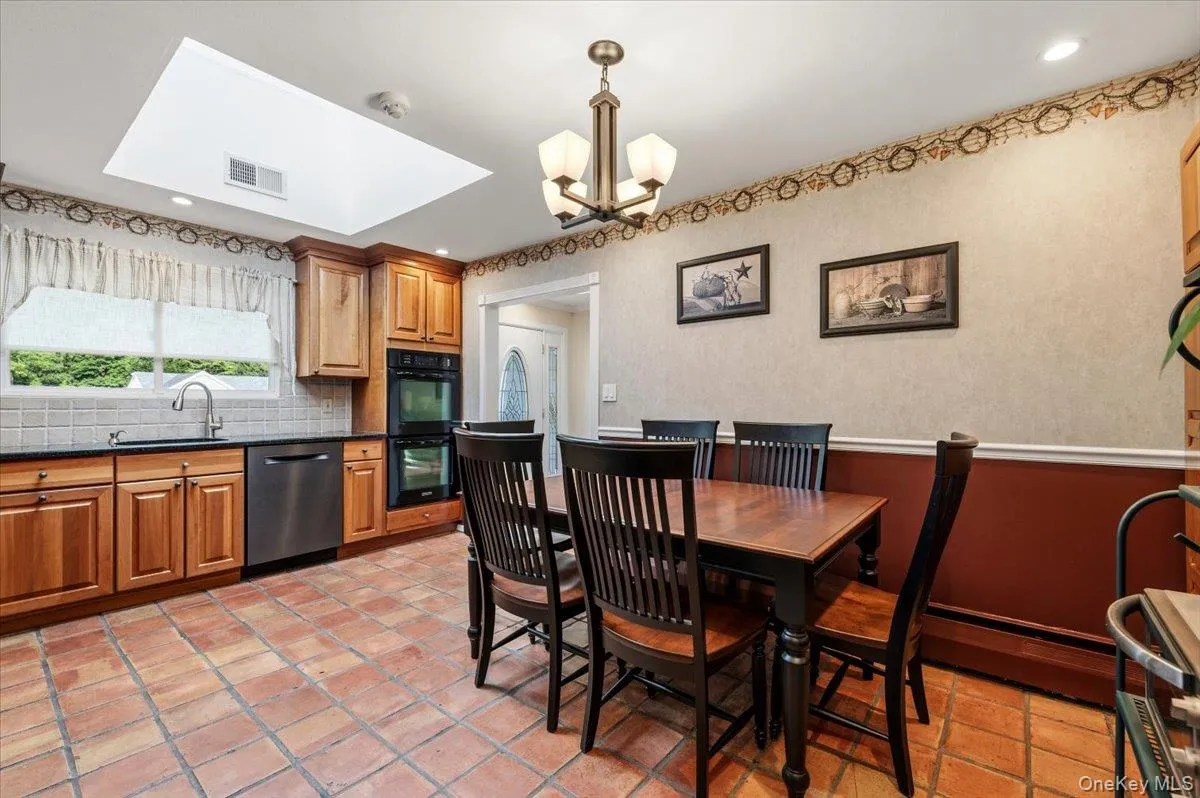 39 Merrivale Drive, Smithtown, NY, 4 Bedrooms Bedrooms, 9 Rooms Rooms,2 BathroomsBathrooms,Residential,For Rent,Merrivale,0,KEY1018979 39 Merrivale Drive, Smithtown, NY, 4 Bedrooms Bedrooms, 9 Rooms Rooms,2 BathroomsBathrooms,Residential,For Rent,Merrivale,0,KEY1018979