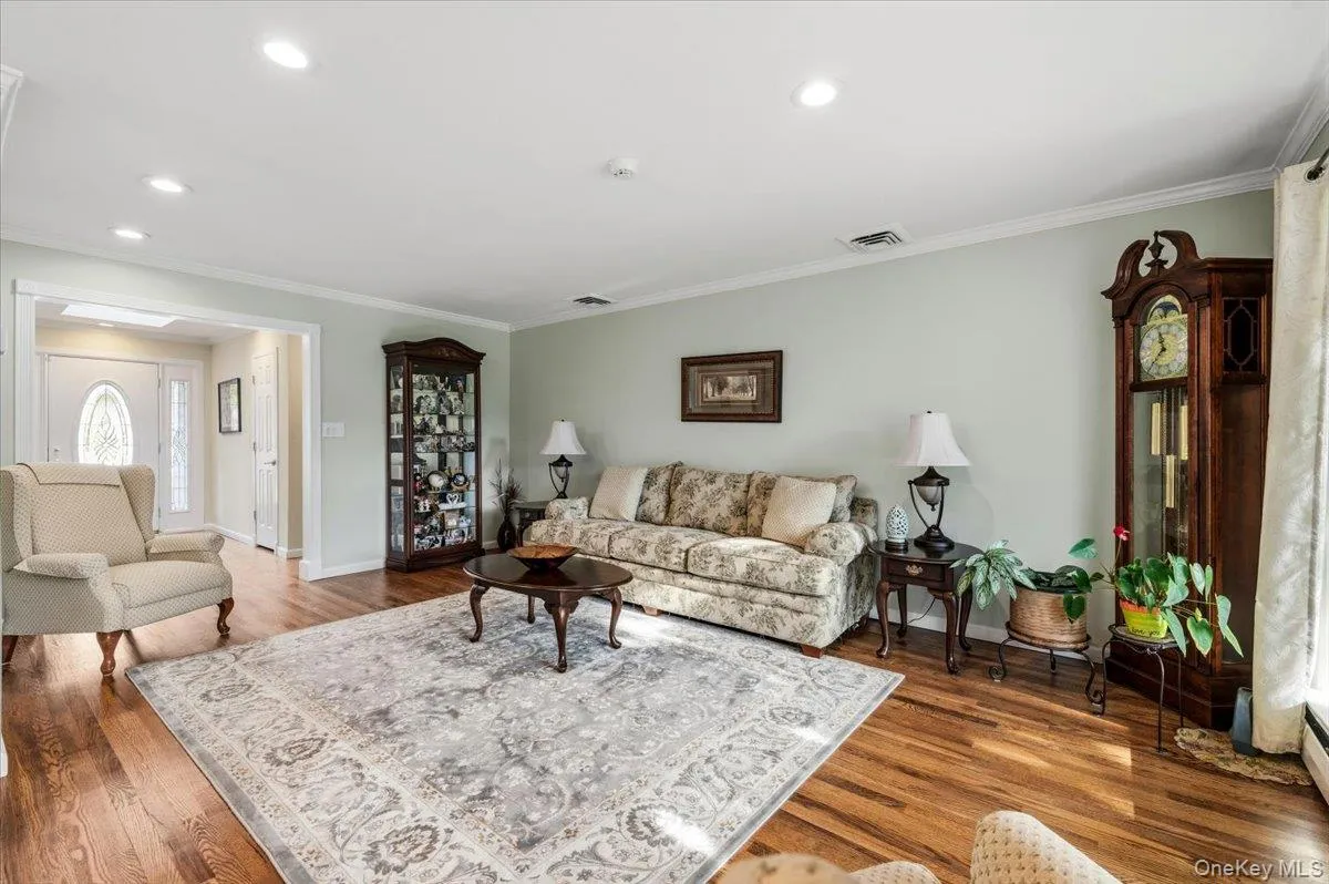 39 Merrivale Drive, Smithtown, NY, 4 Bedrooms Bedrooms, 9 Rooms Rooms,2 BathroomsBathrooms,Residential,For Rent,Merrivale,0,KEY1018979 39 Merrivale Drive, Smithtown, NY, 4 Bedrooms Bedrooms, 9 Rooms Rooms,2 BathroomsBathrooms,Residential,For Rent,Merrivale,0,KEY1018979