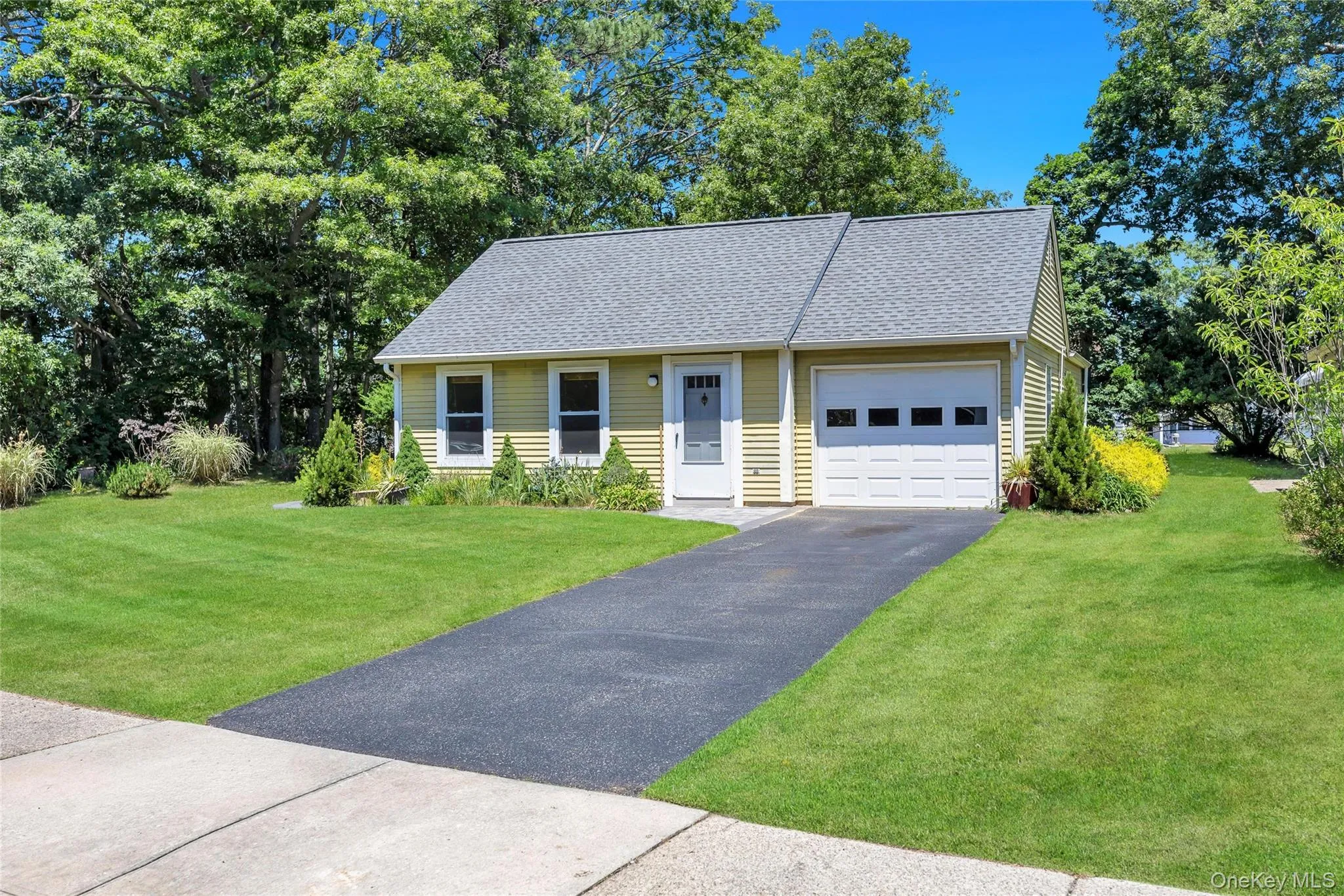 338 Edinburgh Drive, Brookhaven, NY, 2 Bedrooms Bedrooms, 4 Rooms Rooms,1 BathroomBathrooms,Residential,For Rent,Edinburgh,0,KEY1018980 338 Edinburgh Drive, Brookhaven, NY, 2 Bedrooms Bedrooms, 4 Rooms Rooms,1 BathroomBathrooms,Residential,For Rent,Edinburgh,0,KEY1018980