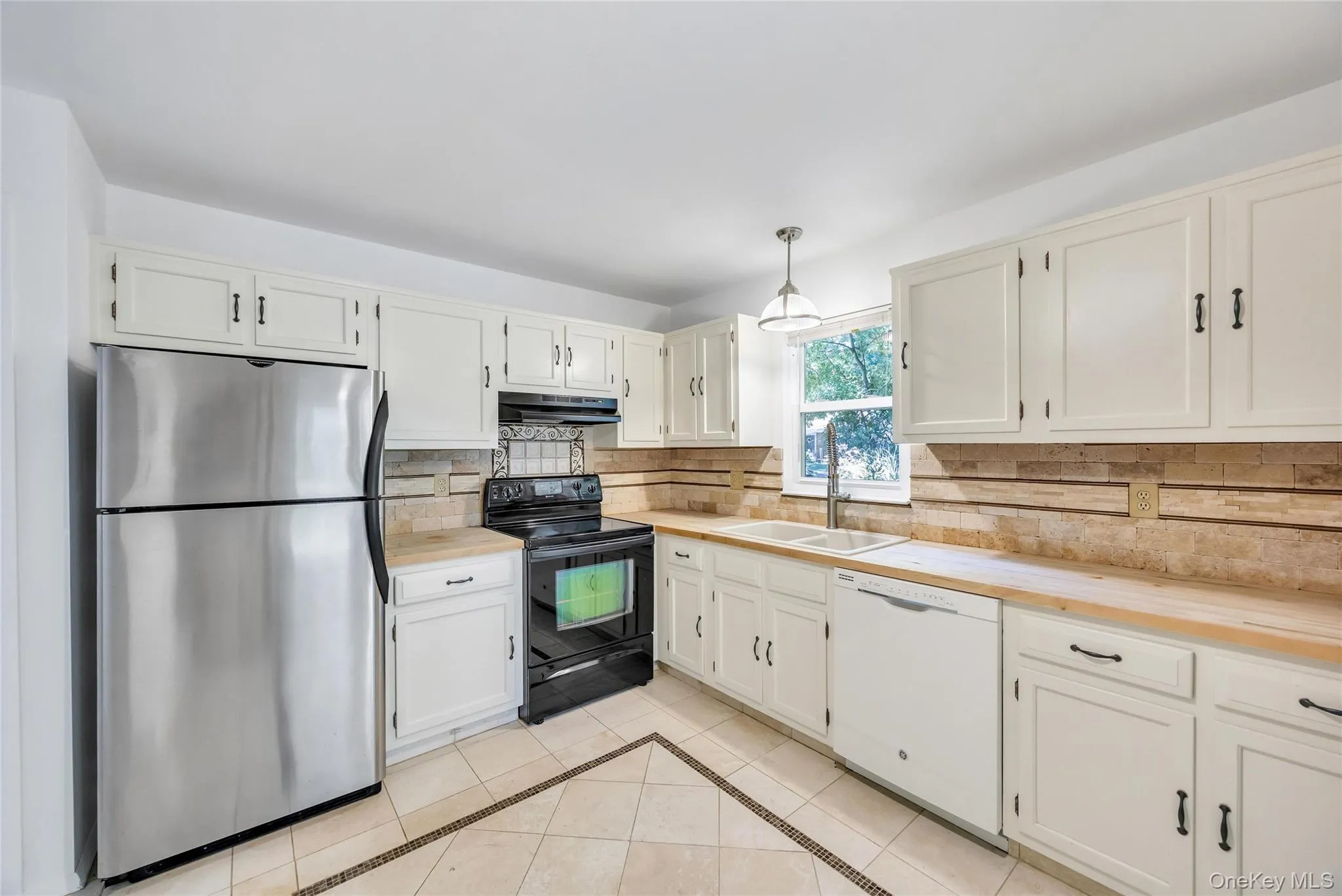 338 Edinburgh Drive, Brookhaven, NY, 2 Bedrooms Bedrooms, 4 Rooms Rooms,1 BathroomBathrooms,Residential,For Rent,Edinburgh,0,KEY1018980 338 Edinburgh Drive, Brookhaven, NY, 2 Bedrooms Bedrooms, 4 Rooms Rooms,1 BathroomBathrooms,Residential,For Rent,Edinburgh,0,KEY1018980
