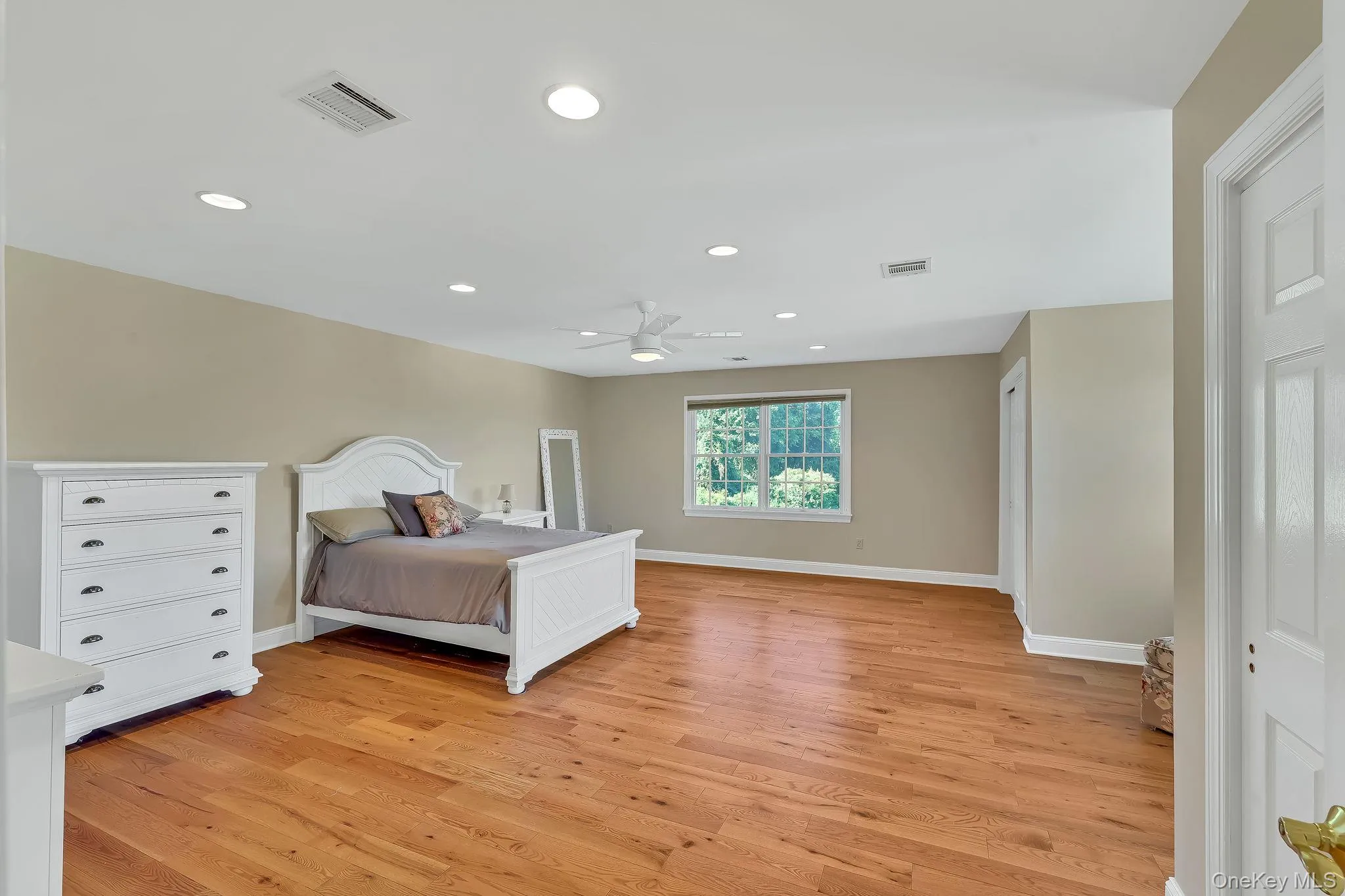 Enlarged Bedroom Enlarged Bedroom