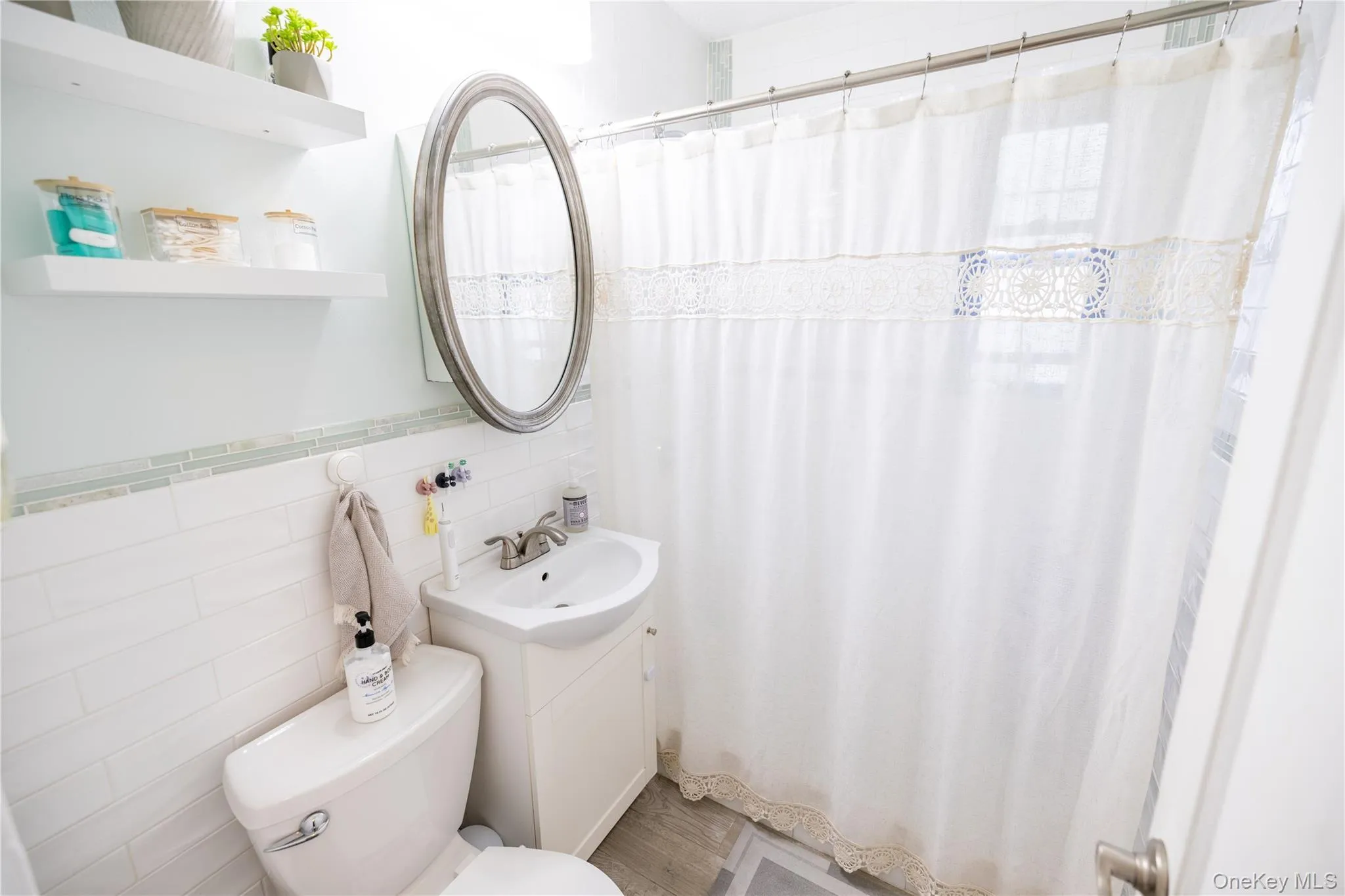 136-65 68th Drive, New York, NY, 1 Bedroom Bedrooms, 4 Rooms Rooms,1 BathroomBathrooms,Residential,For Rent,68th,0,1019003 136-65 68th Drive, New York, NY, 1 Bedroom Bedrooms, 4 Rooms Rooms,1 BathroomBathrooms,Residential,For Rent,68th,0,1019003