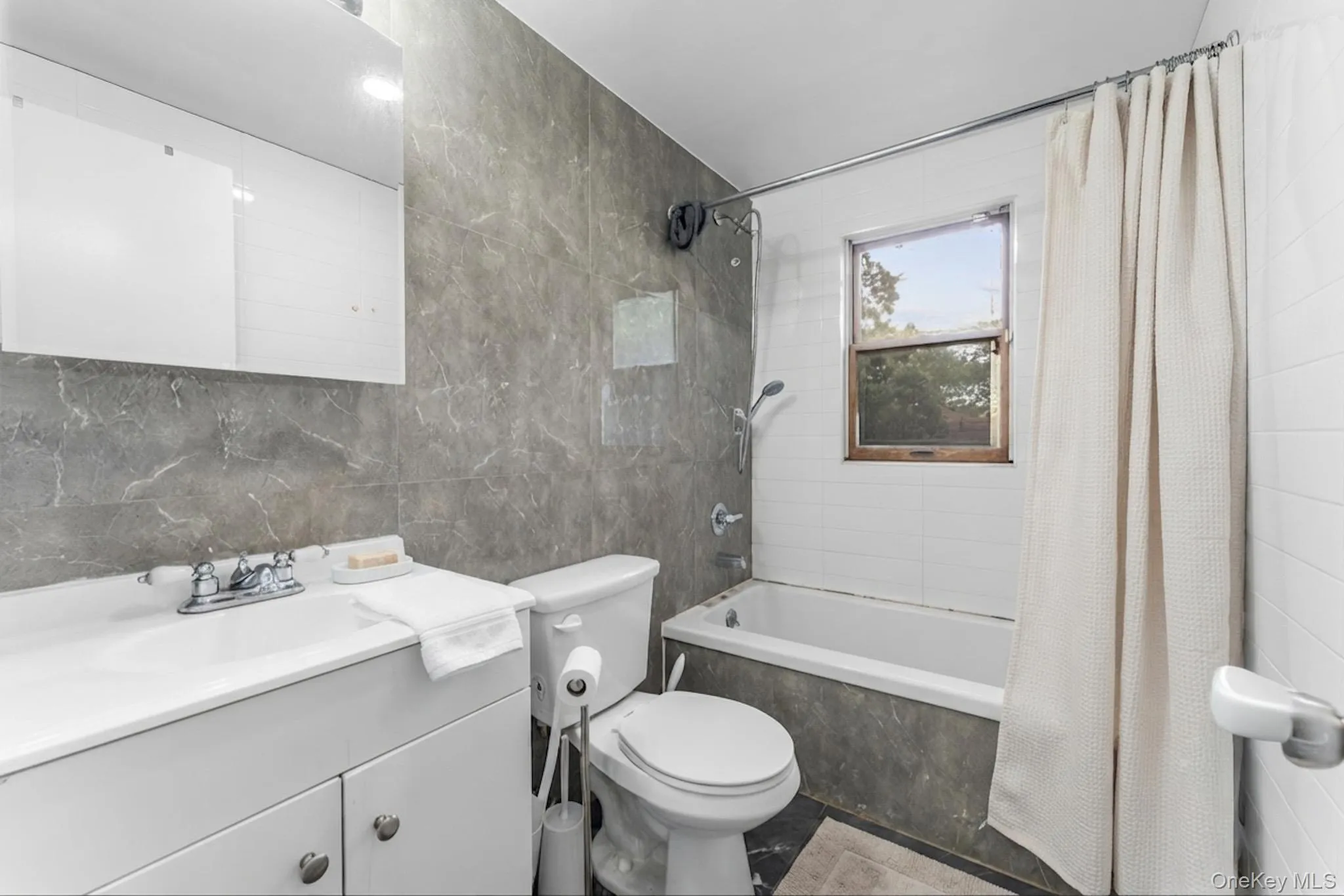9 Ash Place, North Hempstead, NY, 5 Bedrooms Bedrooms, 11 Rooms Rooms,3 BathroomsBathrooms,Residential,For Rent,Ash,0,1019019 9 Ash Place, North Hempstead, NY, 5 Bedrooms Bedrooms, 11 Rooms Rooms,3 BathroomsBathrooms,Residential,For Rent,Ash,0,1019019